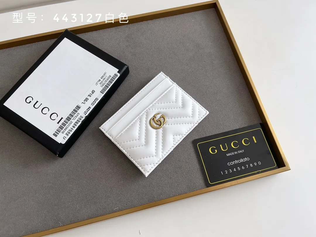 💰100 top original 💎 Full card bag # GUCCI new women's card bag. GG Marmont card holder. Made of calfskin, quilted humanoid pattern and crafted with top-grade overseas hardware. GG Marmont card holder! Style number: 443127 full leather size: 10x7cm