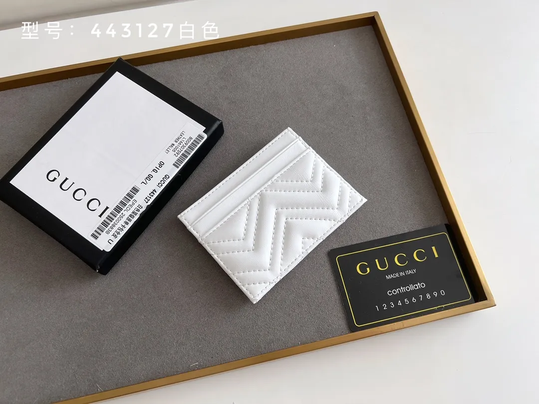 💰100 top original 💎 Full card bag # GUCCI new women's card bag. GG Marmont card holder. Made of calfskin, quilted humanoid pattern and crafted with top-grade overseas hardware. GG Marmont card holder! Style number: 443127 full leather size: 10x7cm