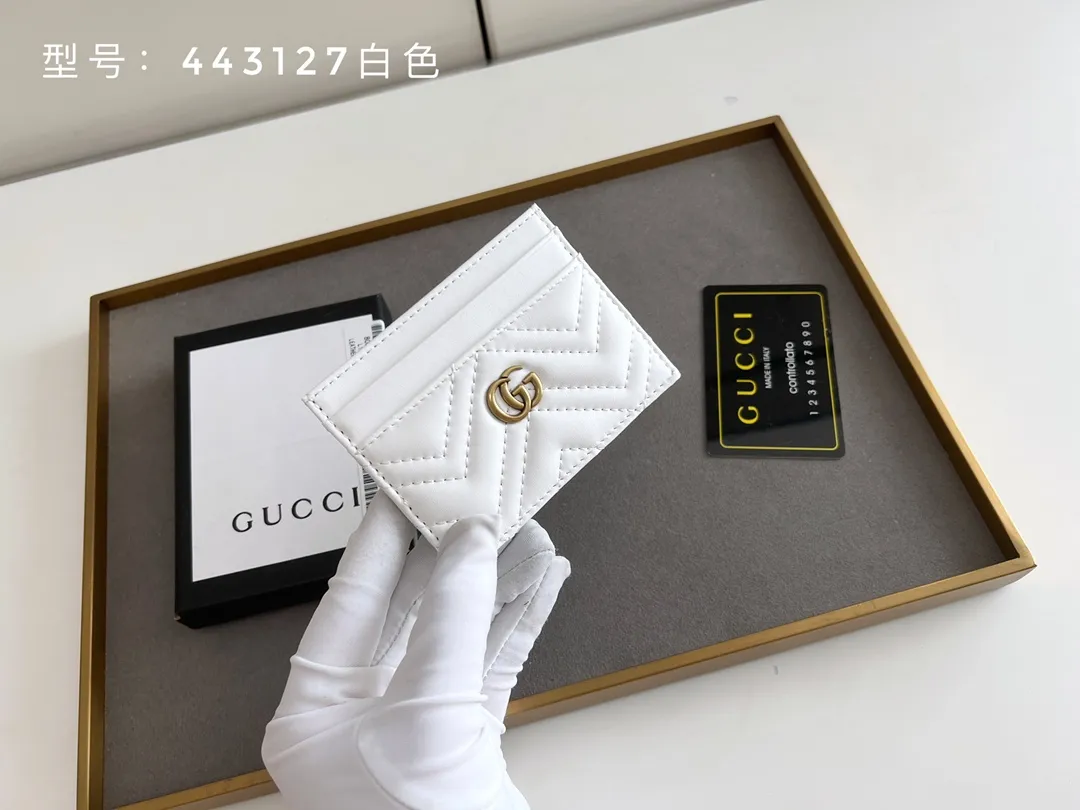 💰100 top original 💎 Full card bag # GUCCI new women's card bag. GG Marmont card holder. Made of calfskin, quilted humanoid pattern and crafted with top-grade overseas hardware. GG Marmont card holder! Style number: 443127 full leather size: 10x7cm