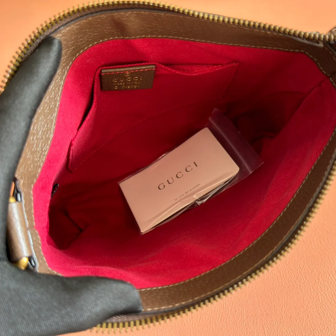 410. 💋💋💋【Original leather with counter packaging】‼ G Home 👉New style. The market's top exclusive goods control, special/counter quality 💯Using imported cowhide, original hardware! Exquisite workmanship. 💯Exclusive physical photos📷👉The quality can be seen in the picture👄👄😘😘. Style number: 645054. Dimensions: width 21*height 23*side width 4. Color: Model: Brown PVC/Donald Duck