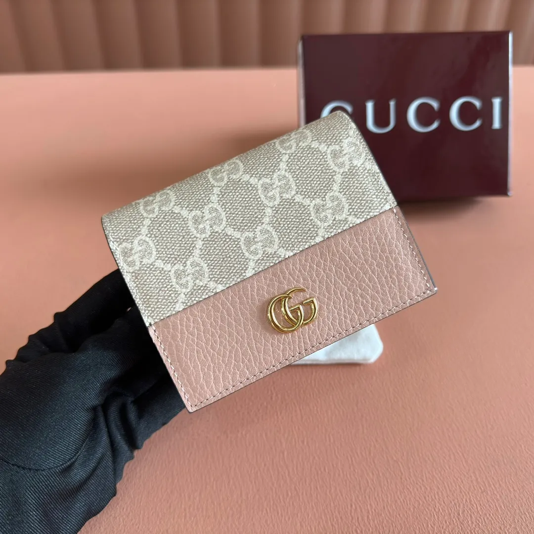 p400. 💋💋💋【Original leather accessories🌈(Cdfmall Sanya Duty Free Store Handbag)🔥🔥Have you got this addictive beautiful bag? GG Marmont series, ‼️elegant and exquisite design has captured the hearts of many girls! It is also a must-have versatile item for global experts! Super awesome! Model: 658610. Size: 11*8, 2.5cm.