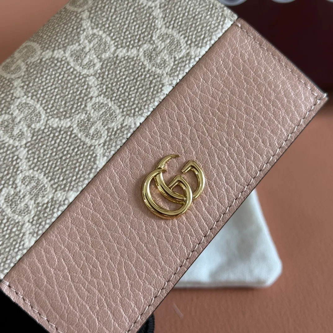 p400. 💋💋💋【Original leather accessories🌈(Cdfmall Sanya Duty Free Store Handbag)🔥🔥Have you got this addictive beautiful bag? GG Marmont series, ‼️elegant and exquisite design has captured the hearts of many girls! It is also a must-have versatile item for global experts! Super awesome! Model: 658610. Size: 11*8, 2.5cm.