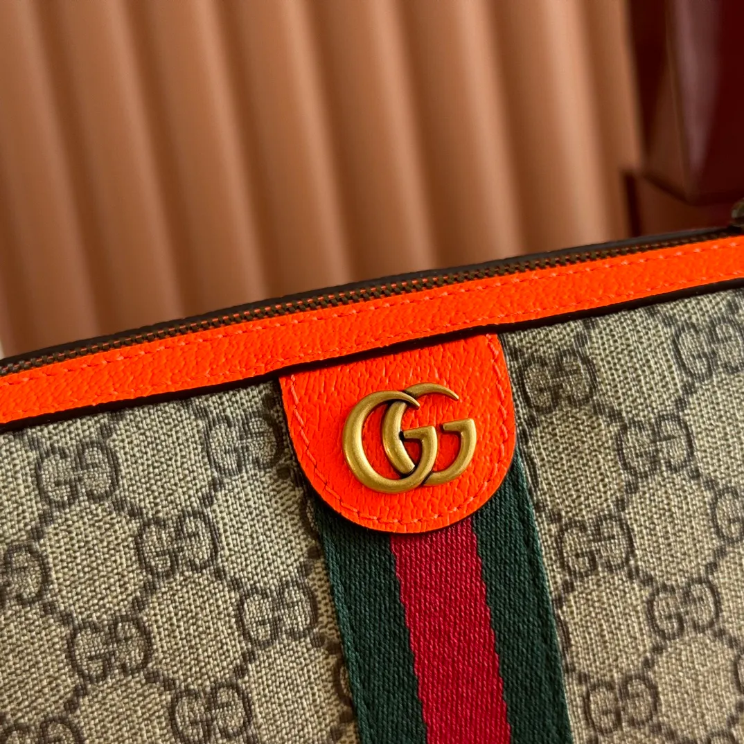 p940. 📣📣📣[Original leather accessories🌈Full set of counter packaging]🔥🔥 Ophidia series GG shoulder bag 9C2ST This Ophidia series shoulder bag inherits the timeless design and is carefully made of traditional beige and ebony GG Supreme canvas materials inspired by the archive design of the 1930s. Classic metal hardware and iconic logos imbue this timeless piece with rich heritage. Ebony GG Supreme canvas, environmentally friendly material. Model: 699439. Dimensions: 24.5x 16x 4.5cm. Color: Orange Made in Italy