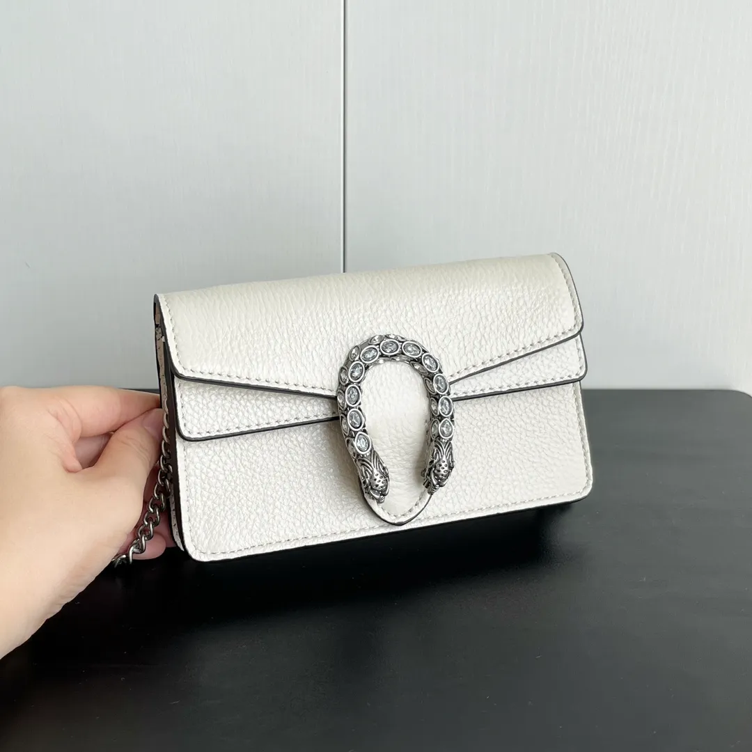 Real shot #💰280 Comes with box Model: 476432 White leather Size: 16.5x10x4.5cm 𝙂𝙪𝙘𝙘𝙞 𝘿𝙞𝙤𝙣𝙮𝙨𝙪𝙨 𝙈𝙞𝙣𝙞 16.5 Xiaogujia’s entry-level small bag is recommended. It’s not worth mentioning. It’s a classic model that can be said to be the symbol of Xiaogujia. The classic mini Dionysian buckle is paired with calfskin. This bag has a very high appearance rate. It is simply a tool for daily wear and is very popular on the street❗️