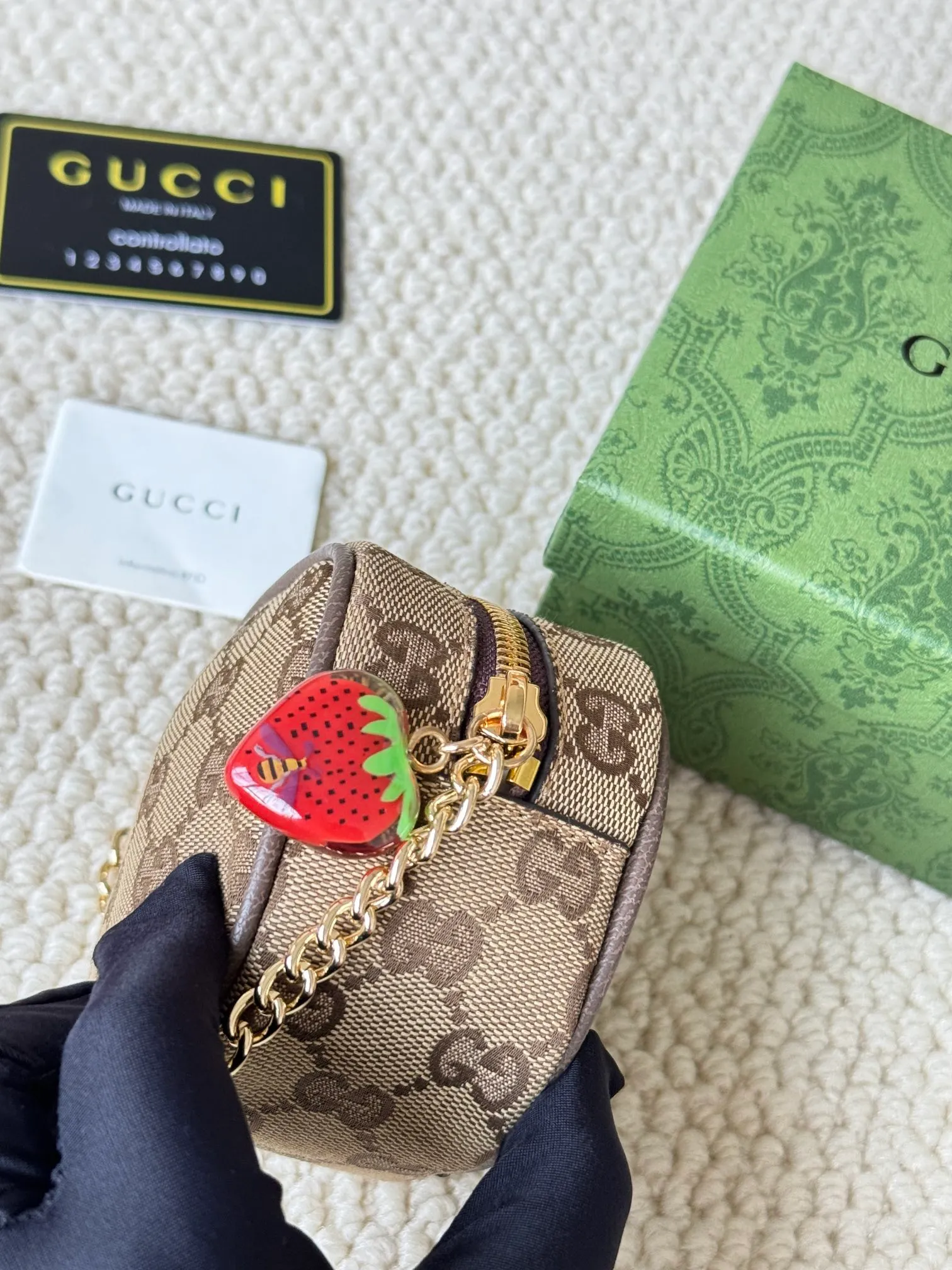 💰180 GUCCI/Gucci new women's beige/ebony canvas strawberry zipper coin purse