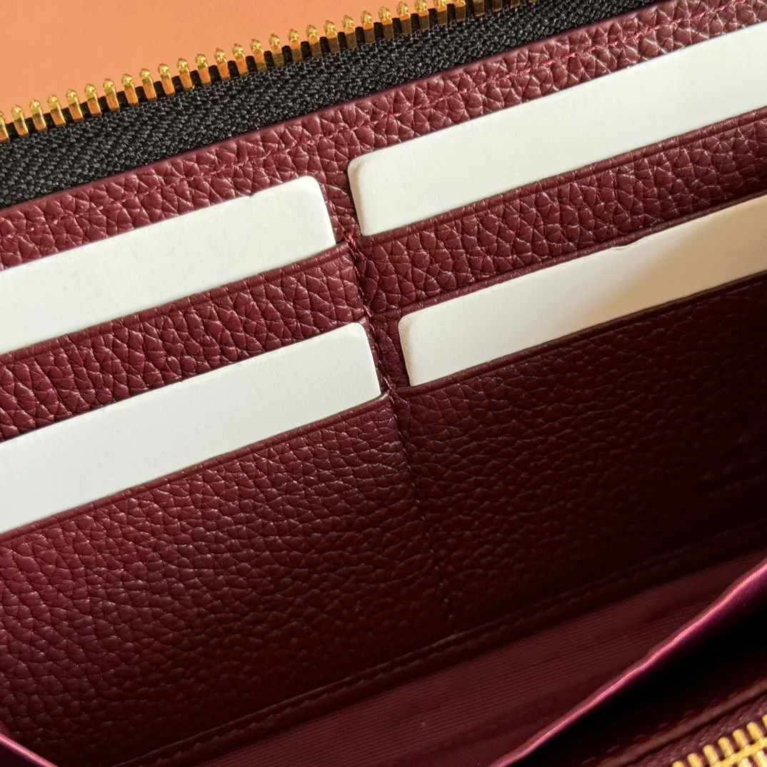 p460. 💋💋💋"With full set of original counter packaging" [New product] Full zipper wallet with small double G metal details. Exquisitely crafted from textured cow leather. Anchor red with light pink cow leather, gold metal hardware, Double G, twelve card compartments and three bill compartments, zippered coin pocket, full zipper closure, weight: approx. 0.23 kg, model number: 456117. Dimensions: 10.5cm (L) x 19cm (W) x 2cm (D) Color: Anchor Red/Black. Made in Italy