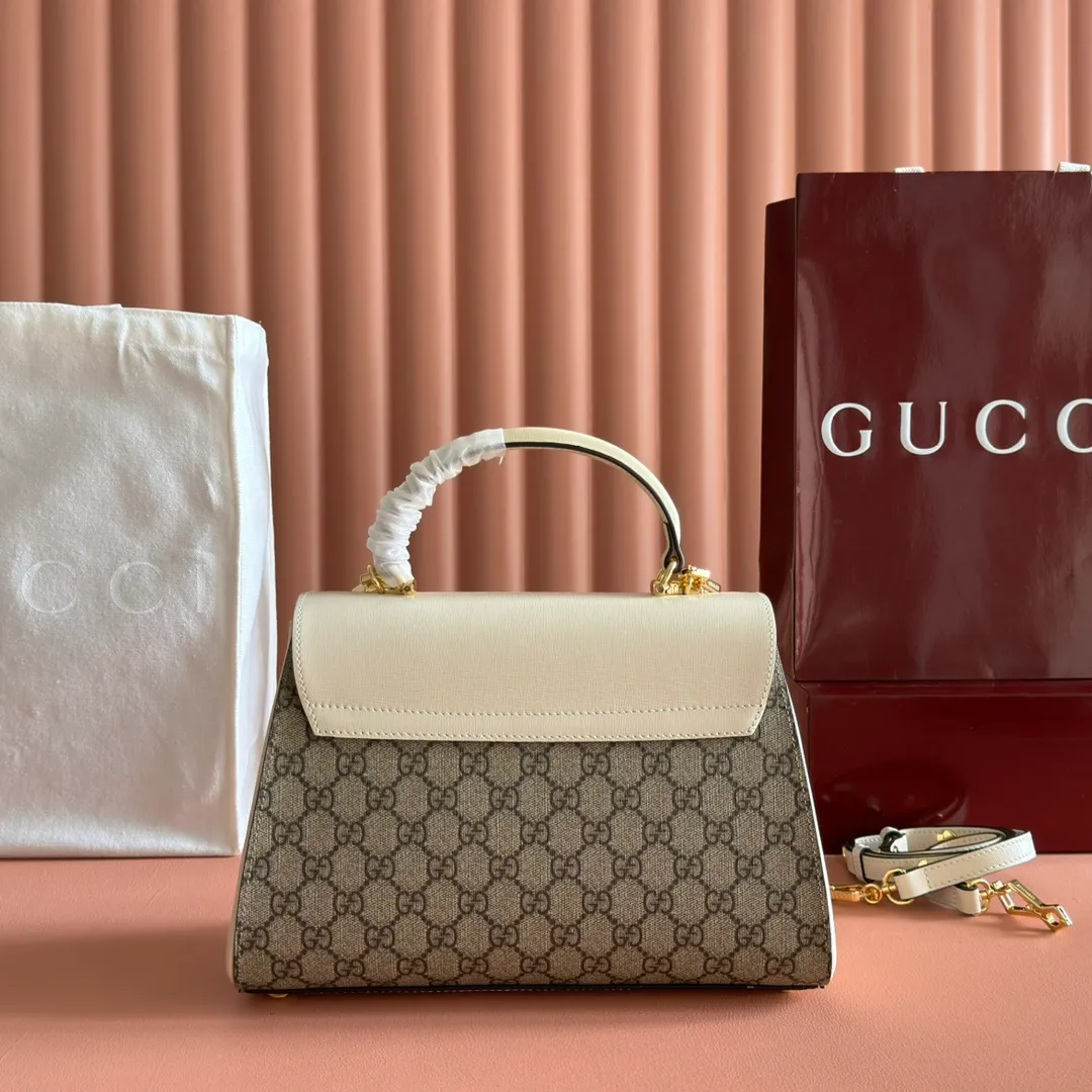 p1500. 📣📣📣【Original leather with 🌈full counter packaging】🔥🔥 Gucci Horsebit 1955 series medium handbag, model number 702049 The Gucci Horsebit 1955 series is presented in beige and ebony GG Supreme canvas. This series draws inspiration from archival designs and carefully combines the classic details of the brand's founding more than sixty years ago with the essence of modern fashion, highlighting the unique charm of the horsebit. This design pattern is inspired by the brand's equestrian origins and consists of two elements: a double ring and a long strip. It has become one of the brand's most recognizable iconic elements. Brown leather piping adds an elegant touch to the design. Hide Details Beige and ebony GG Supreme canvas Brown leather trim Shiny gold-tone hardware Horsebit closure Interior: 2 main compartments and 1 zipped pocket 50cm chain strap and 55cm removable leather shoulder strap Medium dimensions: 29cm (W) x 20cm (H) x 13cm (D)