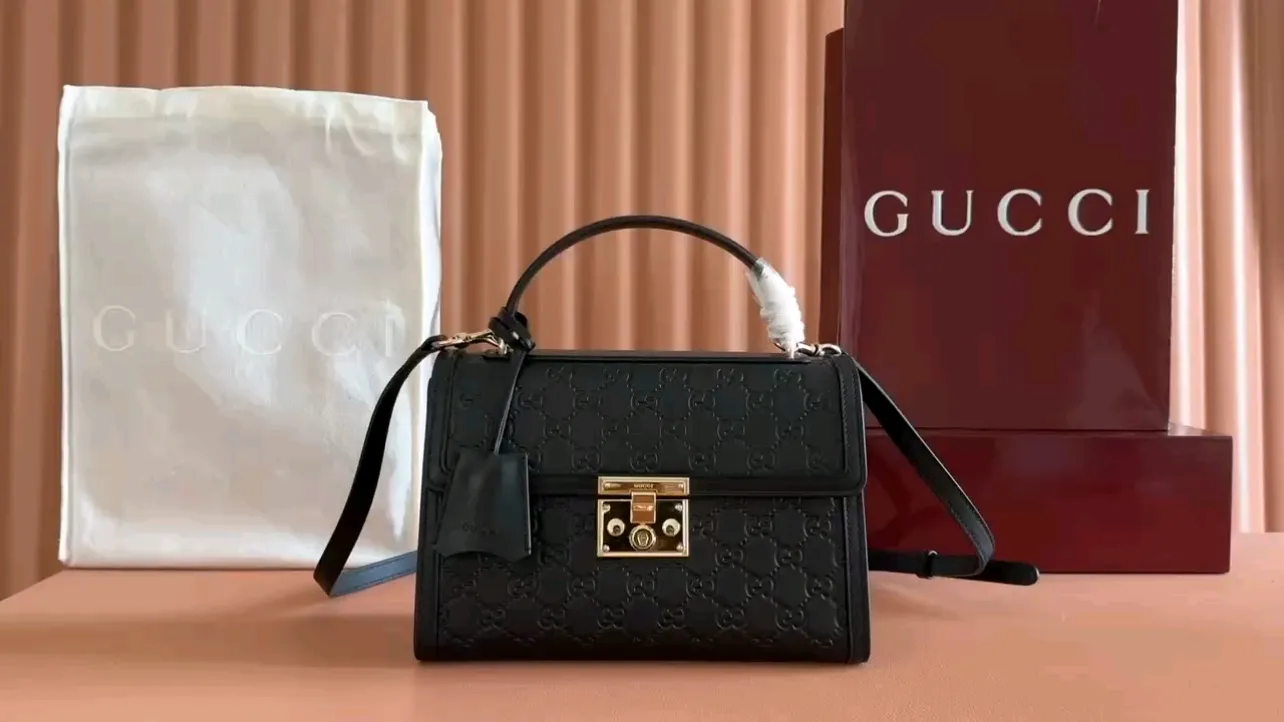 💋💋💋【New】GG Padlock series medium handbag, four-color embossed/original leather is shipped, 🐍Model: 838998. Combination short video