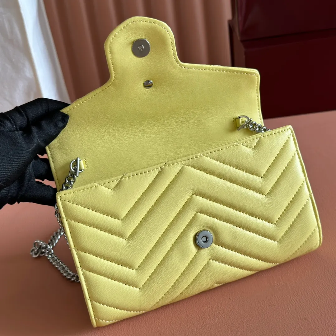 p760. 💋💋💋"With full set of original counter packaging" [New product] This GG Marmont series chain wallet is crafted with Matelassé cow leather. The series' iconic double G accessories make the entire design fuller. Black quilted V-shaped calfskin Leather Light gold-tone hardware Black taffeta lining Double G Interior: six card compartments, one zip pocket and one flap pocket Chain shoulder strap (60 cm high) Press-button closure Ident.: 837745. Dimensions: 20cm (width) x 12cm (height) x 4cm (depth) Weight: approx. 357g