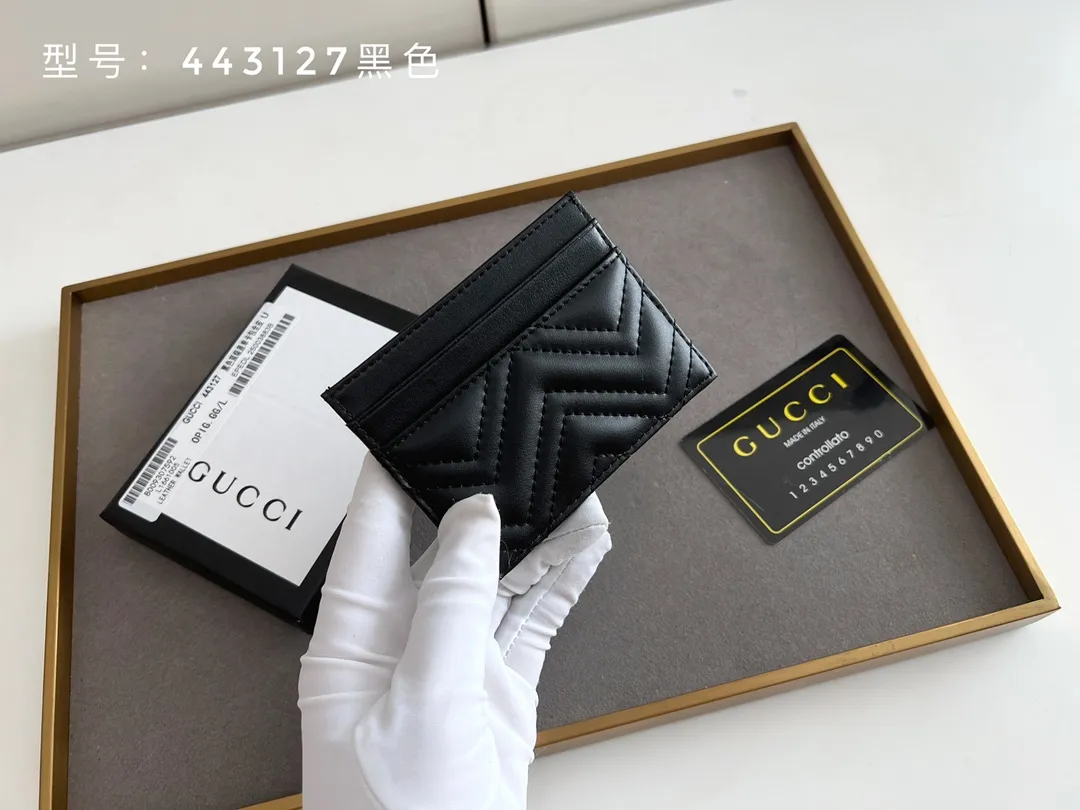 💰100 top original 💎 Full card bag # GUCCI new women's card bag. GG Marmont card holder. Made of calfskin, quilted humanoid pattern and crafted with top-grade overseas hardware. GG Marmont card holder! Style number: 443127 full leather size: 10x7cm