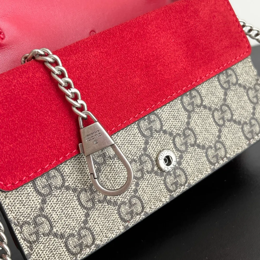 Actual shot #💰260 with box Model: 476432 Red Size: 16.5x10x4.5cm 𝙂𝙪𝙘𝙘𝙞 𝘿𝙞𝙤𝙣𝙮𝙨𝙪𝙨 𝙈𝙞𝙣𝙞 16.5 Xiaogujia’s entry-level small bag is recommended. It’s not worth mentioning. It’s a classic model that can be said to be the symbol of Xiaogujia. The classic mini Dionysian buckle is paired with calfskin. This bag has a very high appearance rate. It is simply a tool for daily wear and is very popular on the street❗️