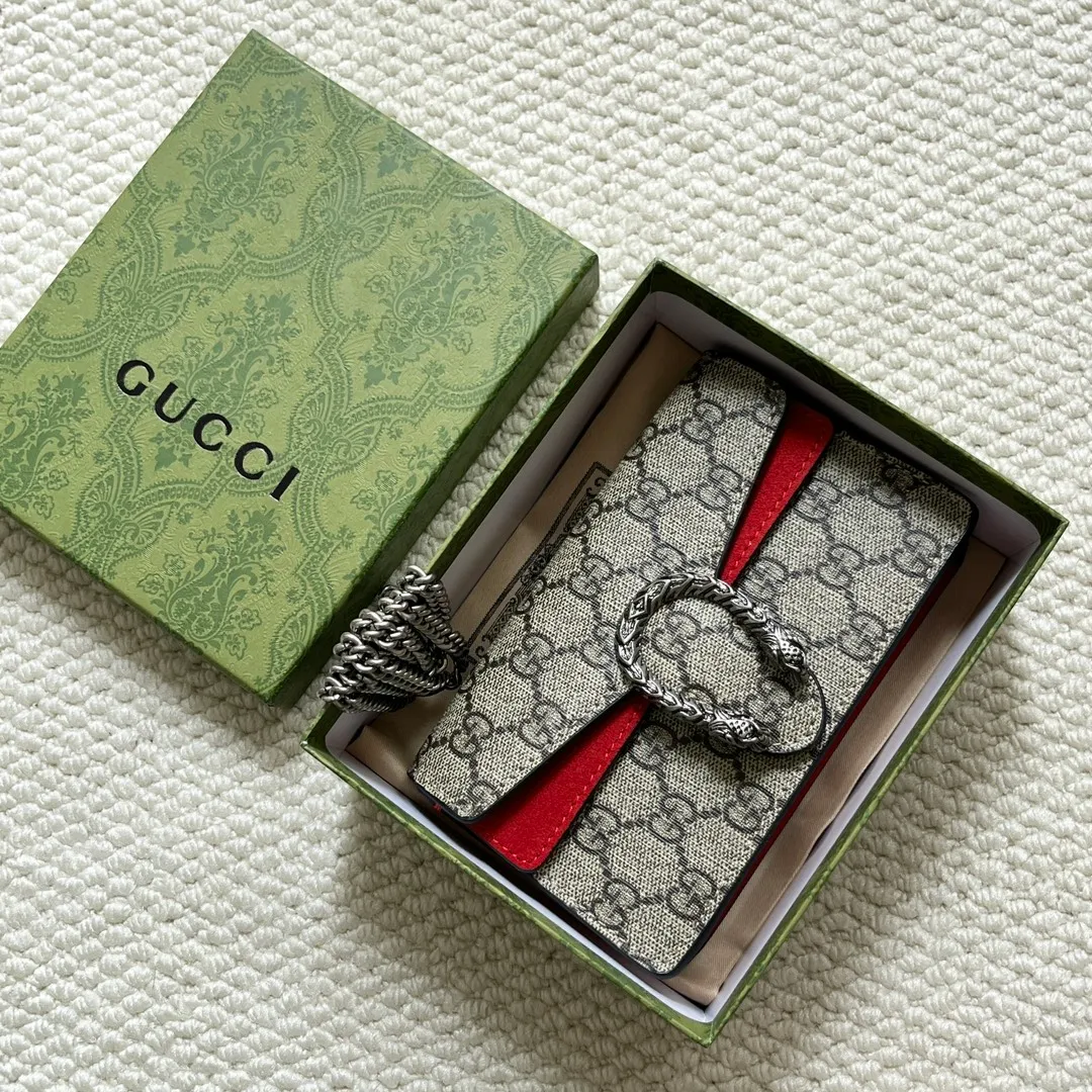 Actual shot #💰260 with box Model: 476432 Red Size: 16.5x10x4.5cm 𝙂𝙪𝙘𝙘𝙞 𝘿𝙞𝙤𝙣𝙮𝙨𝙪𝙨 𝙈𝙞𝙣𝙞 16.5 Xiaogujia’s entry-level small bag is recommended. It’s not worth mentioning. It’s a classic model that can be said to be the symbol of Xiaogujia. The classic mini Dionysian buckle is paired with calfskin. This bag has a very high appearance rate. It is simply a tool for daily wear and is very popular on the street❗️