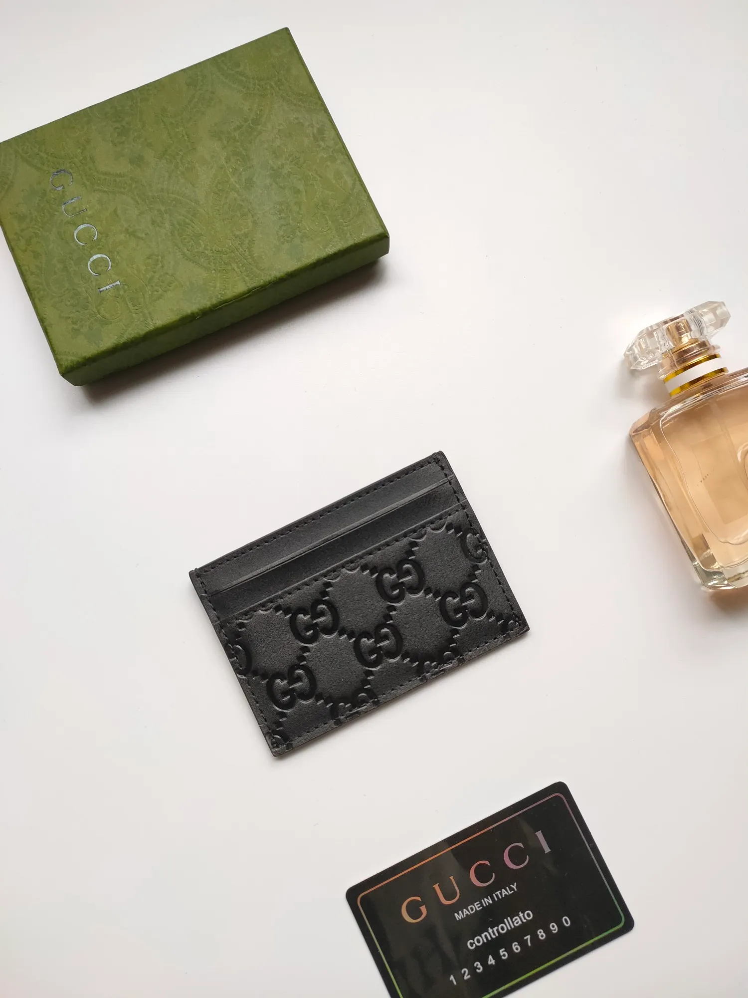 ¥90💪GUCCI new model, counter quality, original single leather, 👍real pickup bag, real thing. Style number: 233166 Full leather. The new 🔥 small card holder 😘 is made of Gucci Signature material, hot-pressed and exquisitely printed 💯 and is crafted with top overseas hardware! Size:W10xH7cm.