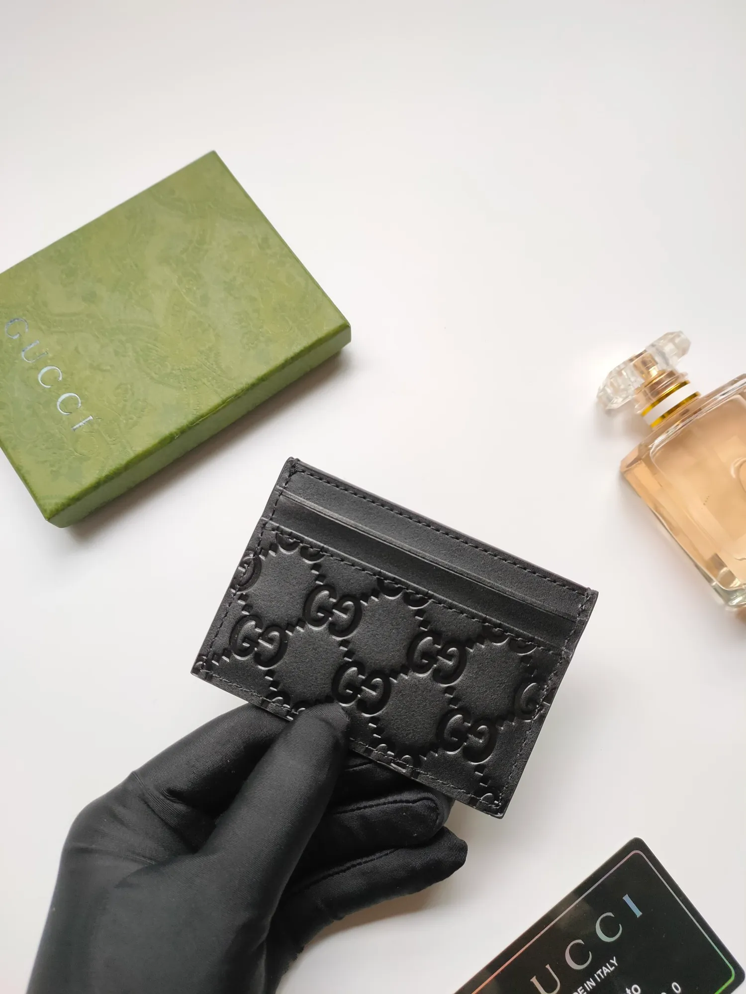 ¥90💪GUCCI new model, counter quality, original single leather, 👍real pickup bag, real thing. Style number: 233166 Full leather. The new 🔥 small card holder 😘 is made of Gucci Signature material, hot-pressed and exquisitely printed 💯 and is crafted with top overseas hardware! Size:W10xH7cm.