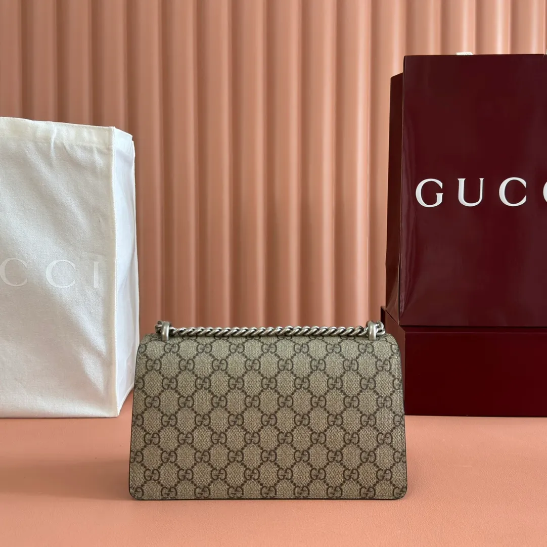 p1020. 📣📣📣【Original leather with 🌈Full set of counter packaging】🔥🔥GG 𝗗𝗶𝗼𝗻𝘆𝘀𝘂𝘀 2020ss new Bacchus. The tiger head logo of the new Bacchus is with diamonds, and the entire design has been changed from complexity to simplicity, retaining the classic medium-sized delicate and elegant bag shape. The weight has become much lighter! There is no longer the criticism of being "heavy as a stone". Ah~ This new Dionysus is really changed to suit my liking! Size: 25×13.5×7cm #499623m.