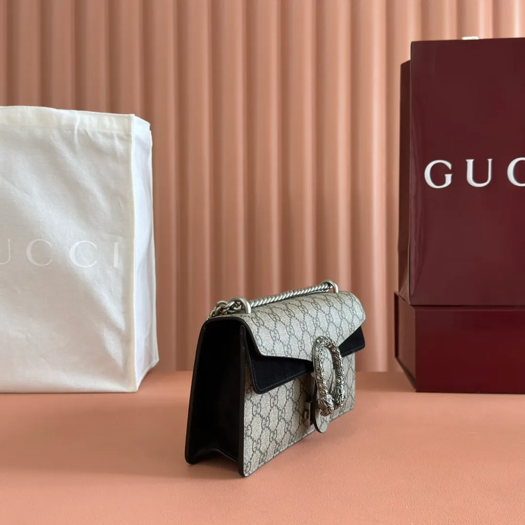 p1020. 📣📣📣【Original leather with 🌈Full set of counter packaging】🔥🔥GG 𝗗𝗶𝗼𝗻𝘆𝘀𝘂𝘀 2020ss new Bacchus. The tiger head logo of the new Bacchus is with diamonds, and the entire design has been changed from complexity to simplicity, retaining the classic medium-sized delicate and elegant bag shape. The weight has become much lighter! There is no longer the criticism of being "heavy as a stone". Ah~ This new Dionysus is really changed to suit my liking! Size: 25×13.5×7cm #499623m.