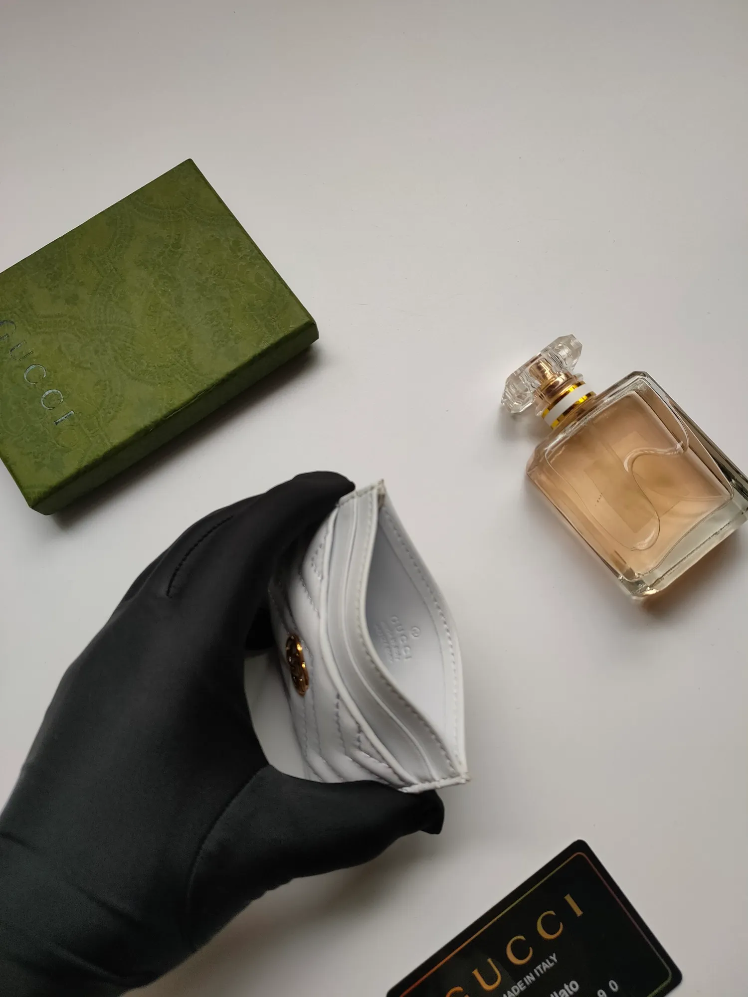 ¥90💰GUCCI’s new women’s card holder. GG Marmont card holder. Made of calfskin, quilted humanoid pattern and crafted with top-grade overseas hardware. Style number: 443127 full leather. GG Marmont card holder! Size: W10xH7cm. Comes with packaging box.