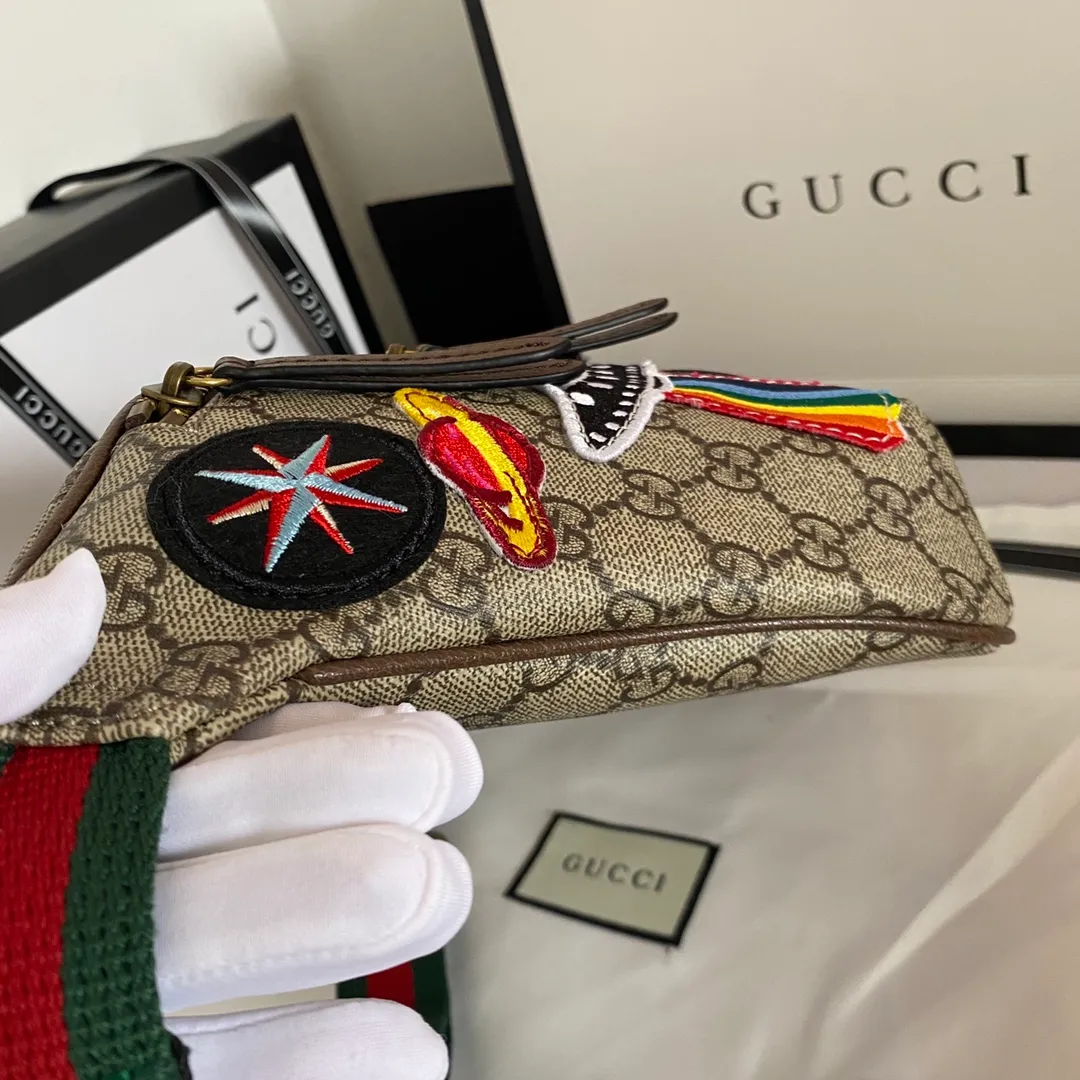 Actual shot #💰260 Model: 529711 Embroidered Universe Size: 28x18x8cm. GG ophidia Travel has always been one of the brand’s sources of inspiration. Decorated with a variety of fashionable embroidery and retro-style details such as planets. Retro airmail piping and Gucci retro logo taken from archive designs. Chest bag✅waist bag✅