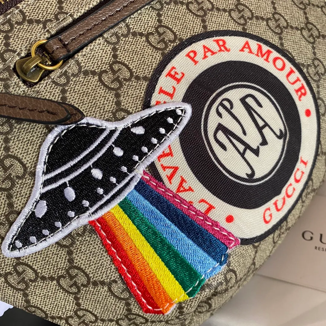 Actual shot #💰260 Model: 529711 Embroidered Universe Size: 28x18x8cm. GG ophidia Travel has always been one of the brand’s sources of inspiration. Decorated with a variety of fashionable embroidery and retro-style details such as planets. Retro airmail piping and Gucci retro logo taken from archive designs. Chest bag✅waist bag✅