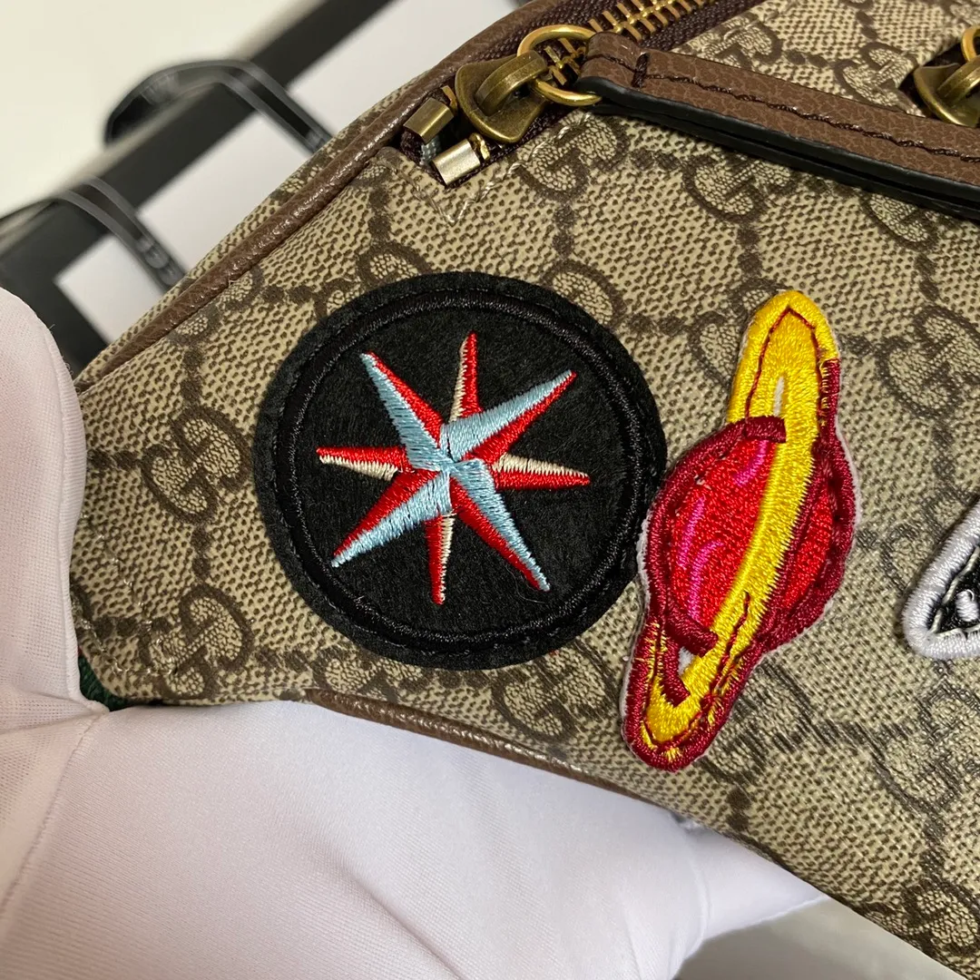 Actual shot #💰260 Model: 529711 Embroidered Universe Size: 28x18x8cm. GG ophidia Travel has always been one of the brand’s sources of inspiration. Decorated with a variety of fashionable embroidery and retro-style details such as planets. Retro airmail piping and Gucci retro logo taken from archive designs. Chest bag✅waist bag✅