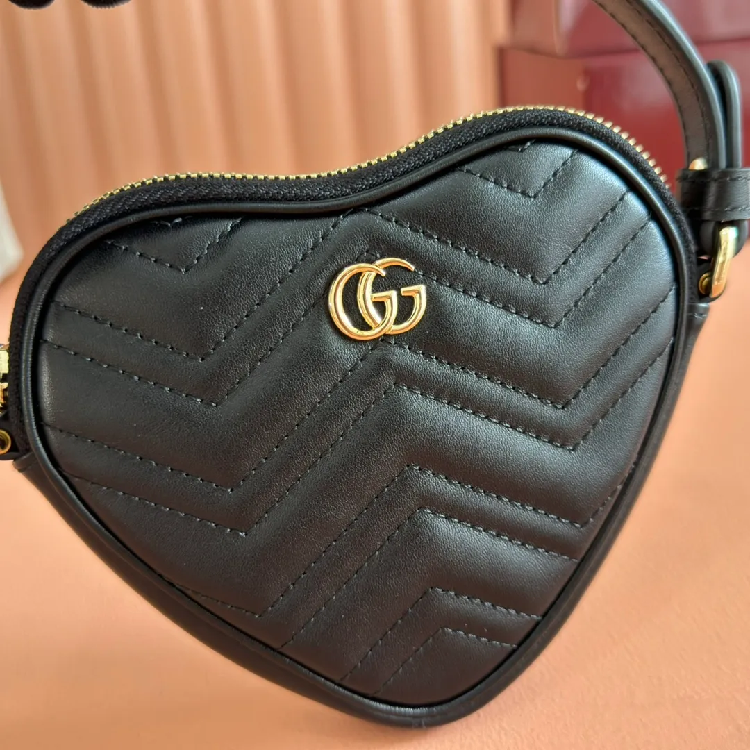 p940. 💋💋💋"With full set of original counter packaging" [New product] This GG Marmont series mini handbag has a playful and cute heart-shaped silhouette and is crafted from soft Gucci Ancola red V-shaped Matelassé cow leather. The bag has a simple and compact shape and is equipped with the iconic Double G accessories in light gold tones. Gucci Rosso Ancora red quilted V-shaped calfskin leather Light gold tone hardware Red taffeta lining Double G Interior: One card compartment Carry handle (8 cm height) Detachable and adjustable shoulder strap (48 cm height) Zip closure Weight: approx. 0.162 kg Ident number: 837753. Dimensions: 13.5cm (width) x 11.5cm (height) x 2.5cm (depth) Color: Black full leather. Made in Italy