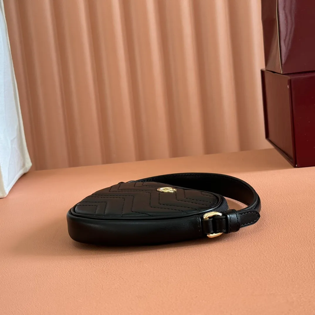 p940. 💋💋💋"With full set of original counter packaging" [New product] This GG Marmont series mini handbag has a playful and cute heart-shaped silhouette and is crafted from soft Gucci Ancola red V-shaped Matelassé cow leather. The bag has a simple and compact shape and is equipped with the iconic Double G accessories in light gold tones. Gucci Rosso Ancora red quilted V-shaped calfskin leather Light gold tone hardware Red taffeta lining Double G Interior: One card compartment Carry handle (8 cm height) Detachable and adjustable shoulder strap (48 cm height) Zip closure Weight: approx. 0.162 kg Ident number: 837753. Dimensions: 13.5cm (width) x 11.5cm (height) x 2.5cm (depth) Color: Black full leather. Made in Italy