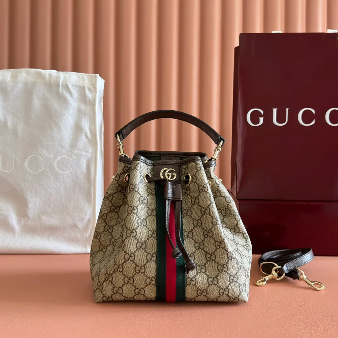 p1000. 💋💋💋"With full set of original counter packaging" [New Product] The Ophidia series ingeniously interprets novel silhouettes and functions, with iconic beige and brown colors, creating a bag with soft texture and fashionable style. The flap is trimmed with signature webbing. Beige and dark brown GG monogram coated fabric Brown leather trim Light gold-toned hardware Green linen-cotton blend lining Double G webbing Item number: 841313. Dimensions: 22x21.5x13cm. Color: Brown/PVC. Made in Italy