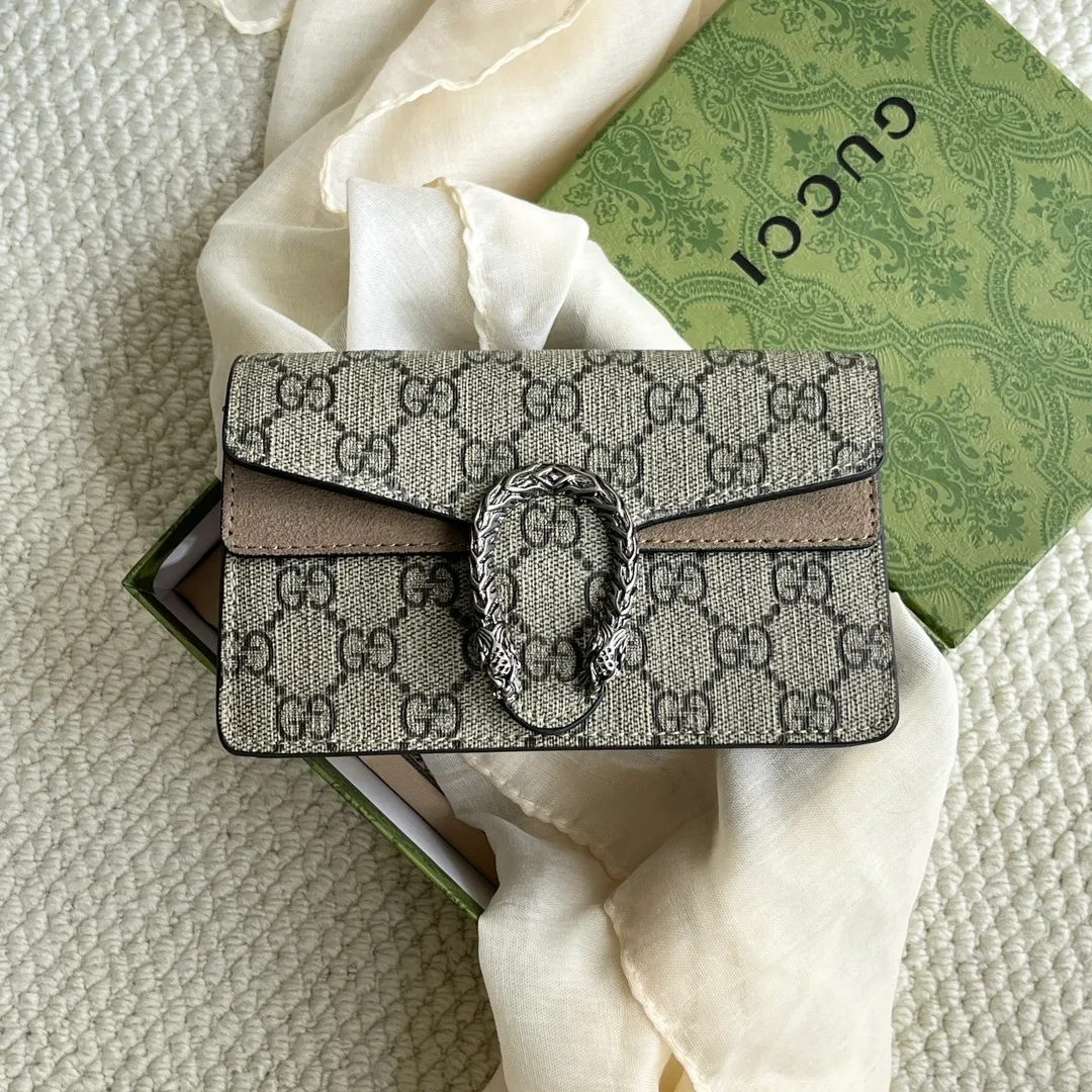 Actual shot #💰240 with box Model: 476432 Khaki Size: 16.5x10x4.5cm 𝙂𝙪𝙘𝙘𝙞 𝘿𝙞𝙤𝙣𝙮𝙨𝙪𝙨 𝙈𝙞𝙣𝙞 16.5 Xiaogujia’s entry-level small bag is recommended. It’s not worth mentioning. It’s a classic model that can be said to be the symbol of Xiaogujia. The classic mini Dionysian buckle is paired with calfskin. This bag has a very high appearance rate. It is simply a tool for daily wear and is very popular on the street❗️