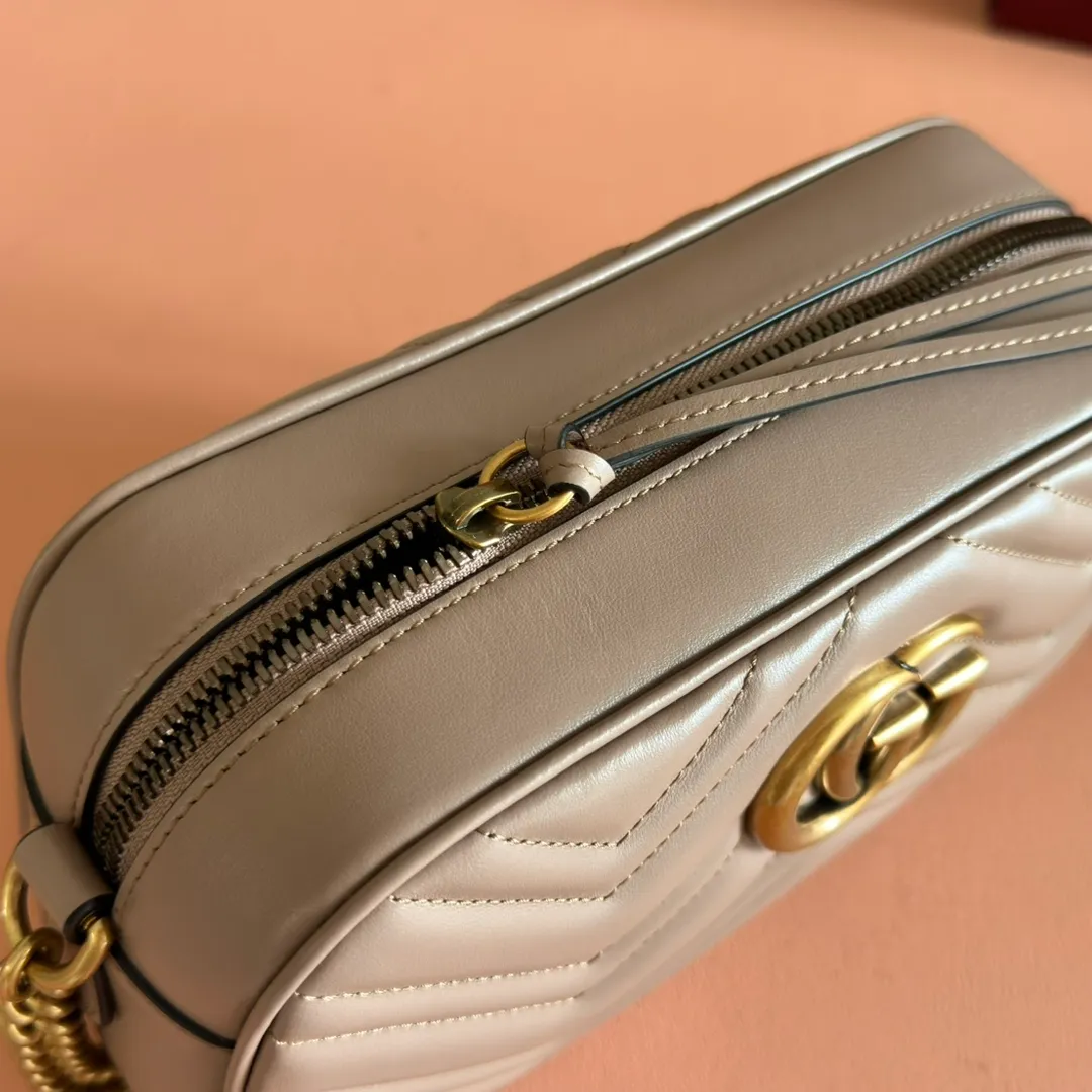 520. 📣📣📣【Original leather accessories🌈Full set of counter packaging】🔥🔥Have you received the addictive beautiful bag? GG Marmont series, 🐂The elegant and exquisite design has captured the hearts of many girls! At the same time, it is also a must-have versatile item for global experts! Super awesome! Model: 447632. Size: 24*12*7cm.