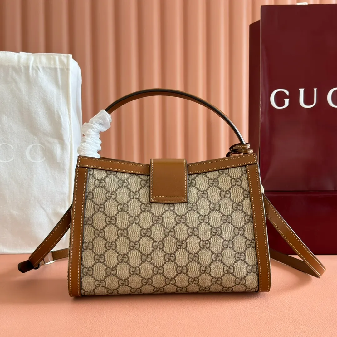 p1100💋💋💋【Original leather configuration counter complete package】The Padlock series has launched a variety of fashionable bags with various carrying methods, adding color to the 2025 early autumn series. This tote is lined with webbing, reminiscent of the brand's signature pattern. Beige and dark brown GG monogram coated fabric Brown leather trim Light gold tone hardware Red and green webbing cotton lining Interior: One zippered pocket Carry handle (10 cm height) Removable and adjustable leather shoulder strap (height: 114 cm - 124 cm; length: 55 cm - 60 cm) Padlock closure with leather keychain Ident.: 838992. Dimensions: 25.5cm (width) x 17.5cm (height) x 10cm (depth) Weight: approx. 0.6kg Color: brown pvc. Made in Italy
