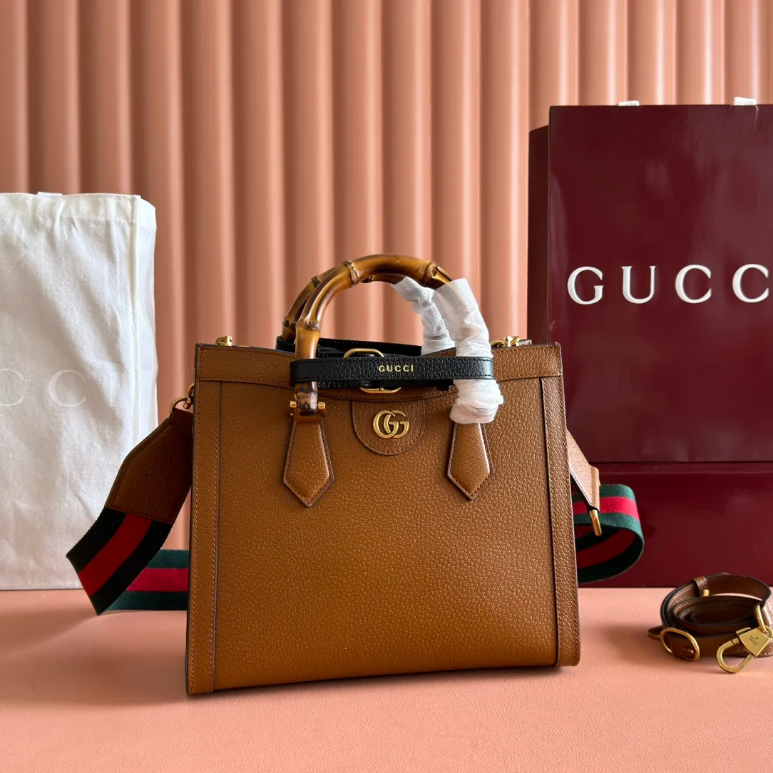 p1580. 📣📣📣【Original leather accessories🌈Full set of counter packaging】🔥🔥Small tote bag combines two recognizable brand elements, bamboo handles and double G accessories. "The blue leather material contrasts with the two khaki buckles, highlighting the smart and elegant temperament. Size: 27*24*11cm Model: 702721.