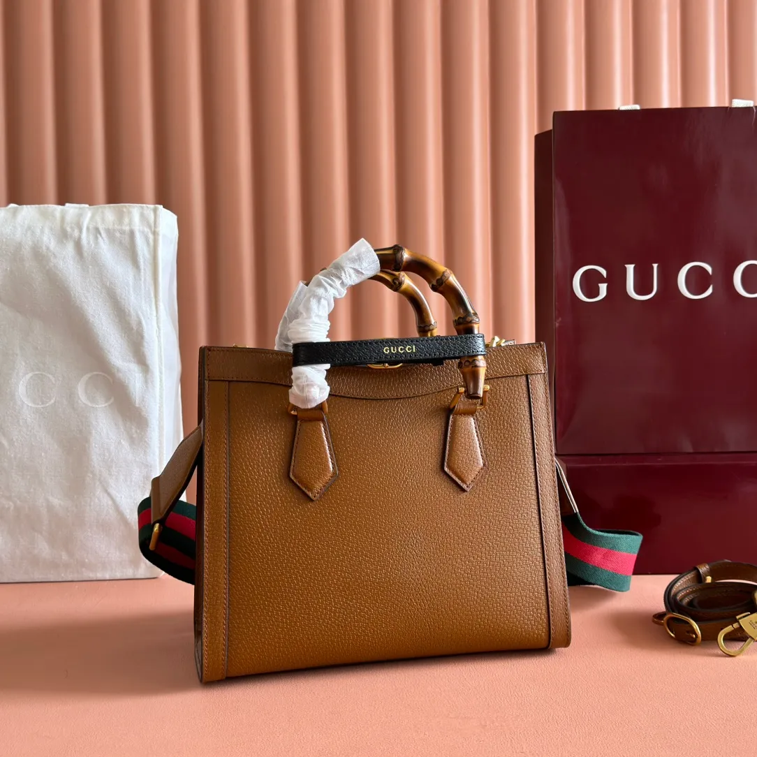 p1580. 📣📣📣【Original leather accessories🌈Full set of counter packaging】🔥🔥Small tote bag combines two recognizable brand elements, bamboo handles and double G accessories. "The blue leather material contrasts with the two khaki buckles, highlighting the smart and elegant temperament. Size: 27*24*11cm Model: 702721.