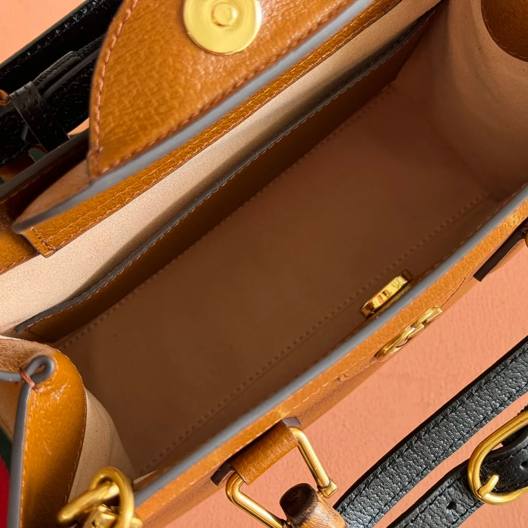 p1580. 📣📣📣【Original leather accessories🌈Full set of counter packaging】🔥🔥Small tote bag combines two recognizable brand elements, bamboo handles and double G accessories. "The blue leather material contrasts with the two khaki buckles, highlighting the smart and elegant temperament. Size: 27*24*11cm Model: 702721.