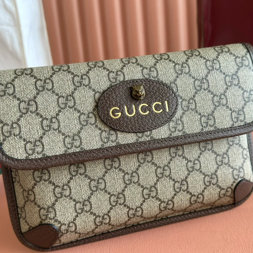 p640📣📣📣【Original leather accessories🌈Full set of packaging at the counter】🔥🔥Upgraded full copper tiger head #SESAME GG Supreme high-end man-made canvas, with retro style design. The style is trimmed in leather and can be worn around the waist, with webbing and buckles for security. Paired with classic color straps, it has been sold by major internet celebrities and its sales could circle the earth! Model 493930 Size 24*16.5*4cm Color: PVC brown