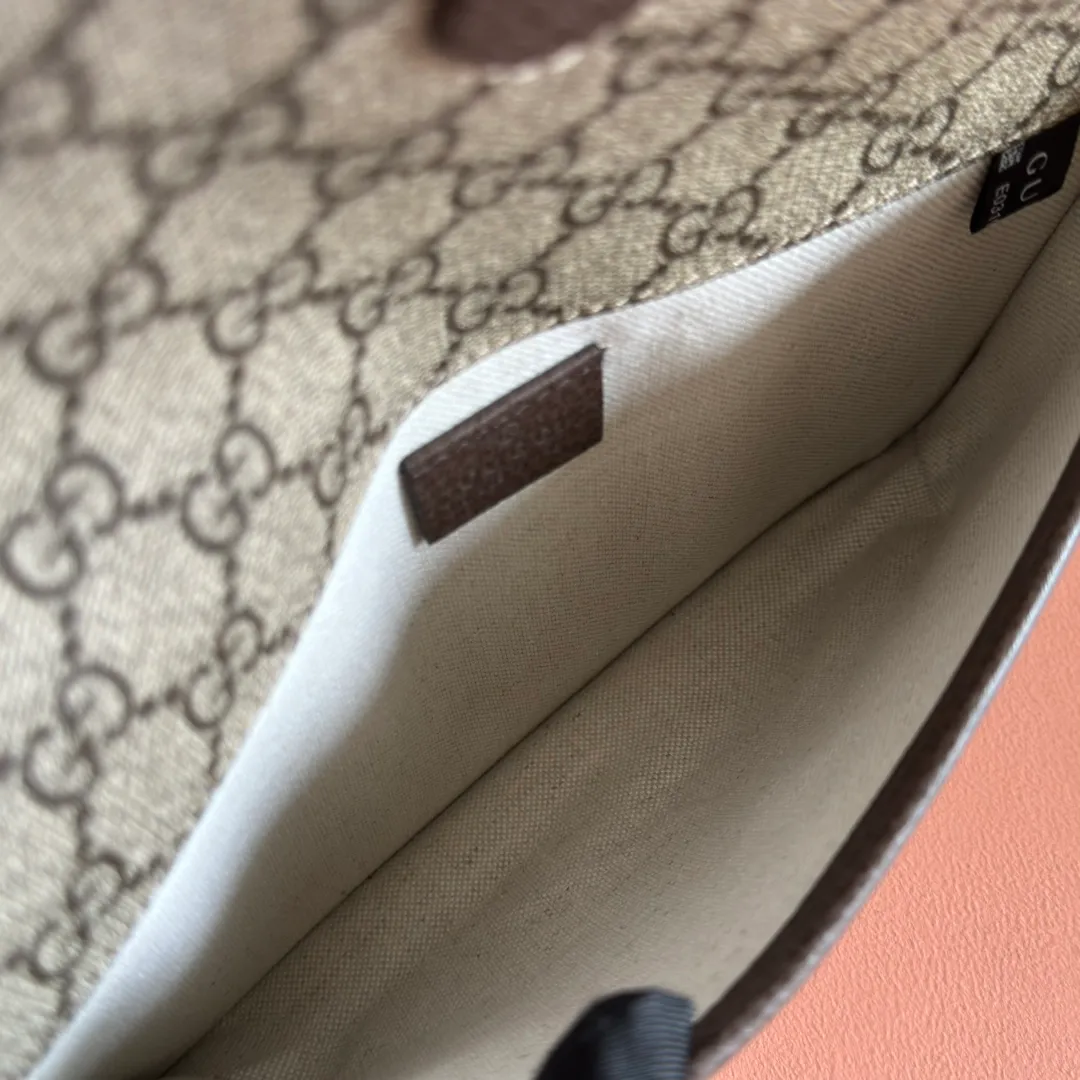 p640📣📣📣【Original leather accessories🌈Full set of packaging at the counter】🔥🔥Upgraded full copper tiger head #SESAME GG Supreme high-end man-made canvas, with retro style design. The style is trimmed in leather and can be worn around the waist, with webbing and buckles for security. Paired with classic color straps, it has been sold by major internet celebrities and its sales could circle the earth! Model 493930 Size 24*16.5*4cm Color: PVC brown