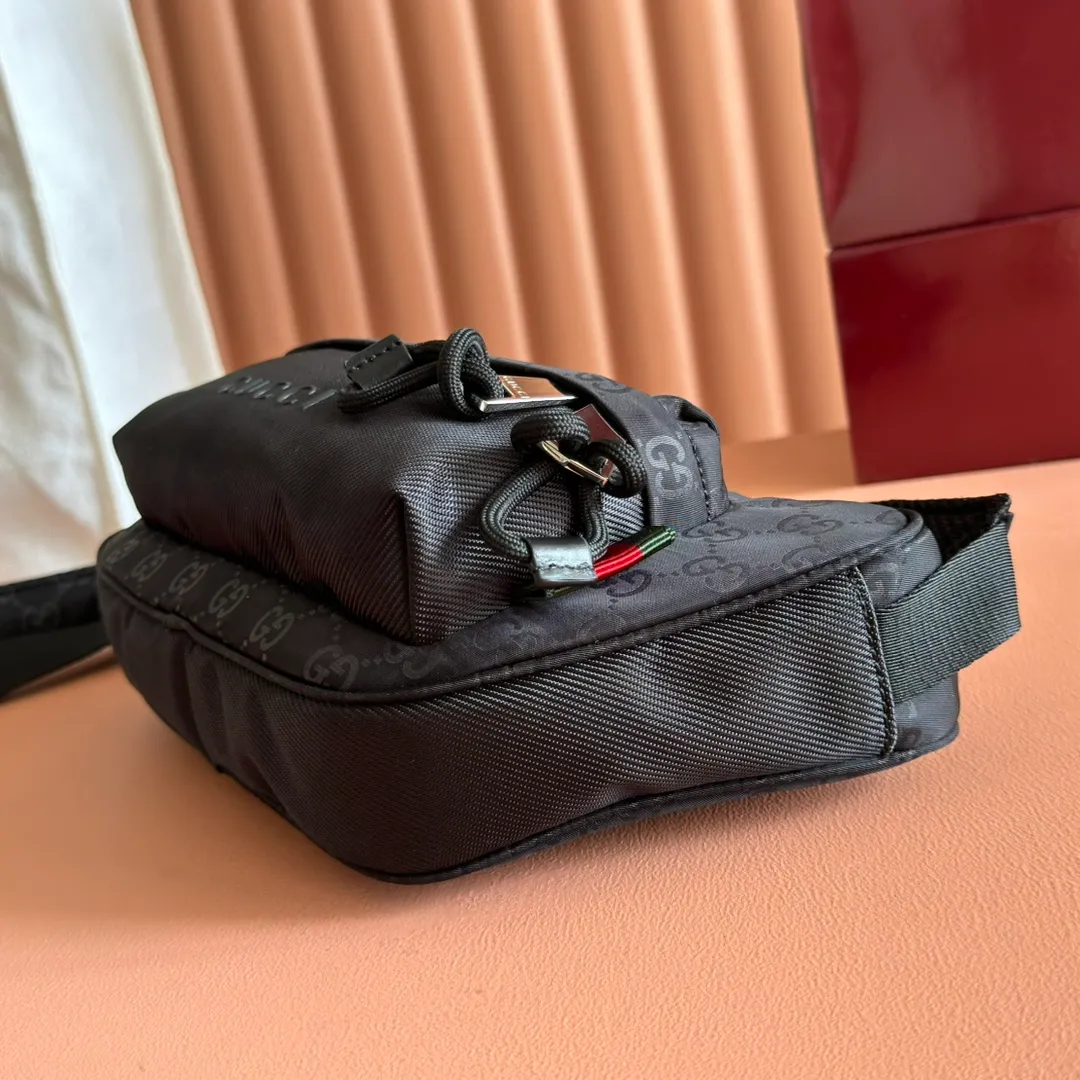 p900. 💋💋💋【With full set of original factory counter packaging】【New Product】Lightweight and durable GG nylon fabric is newly unveiled with new functions and eye-catching colors. It makes a stunning appearance on this shoulder bag, complementing the red and green webbing details. Black GG nylon Red and green web detail Tonal Gucci logo Black nylon lining Interior: 1 zip pocket External: 2 zip pockets Adjustable shoulder strap (adjustable from 85 cm to 113 cm) Zip closure Ref.: 838929. Dimensions: 34cm (W) x 15cm (H) x 10cm (D) Weight: Approx. 0.5kg Color: Black Pressed/Nylon Fabric. Made in Italy