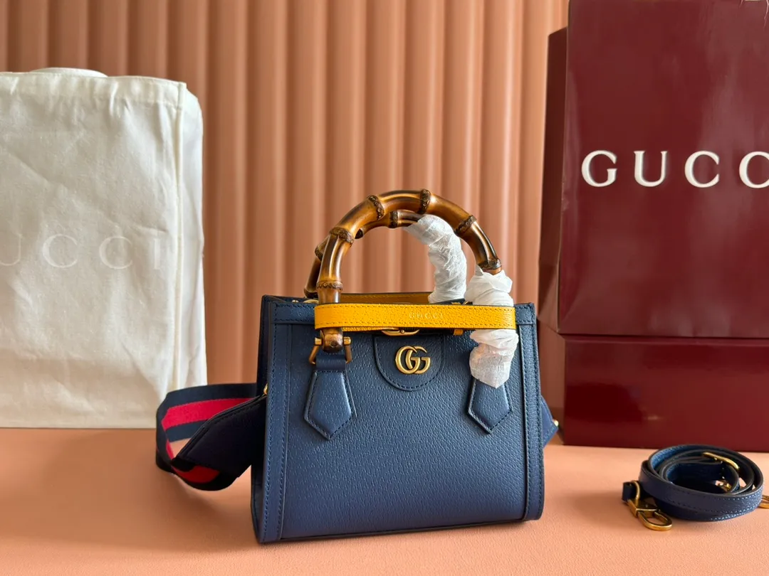 p1420. 📣📣📣【Original leather with complete packaging】🔥🔥Mini tote bag combines two recognizable brand elements, bamboo handles and double G accessories. The blue leather material and two khaki buckles complement each other, highlighting the smart and elegant temperament. Mini size: 20*16*10cm Model: 702732.
