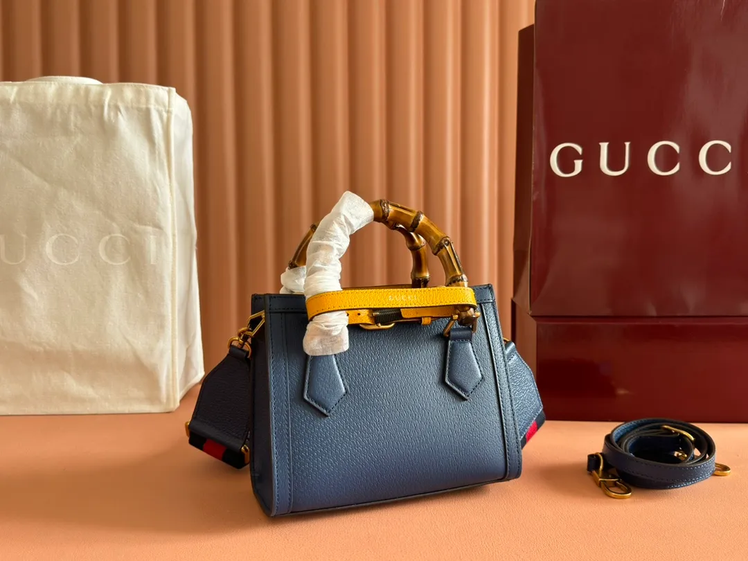 p1420. 📣📣📣【Original leather with complete packaging】🔥🔥Mini tote bag combines two recognizable brand elements, bamboo handles and double G accessories. The blue leather material and two khaki buckles complement each other, highlighting the smart and elegant temperament. Mini size: 20*16*10cm Model: 702732.