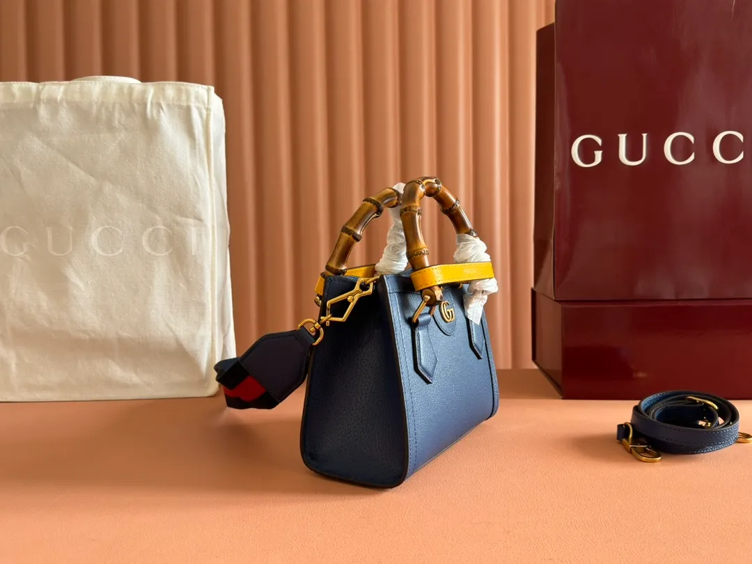 p1420. 📣📣📣【Original leather with complete packaging】🔥🔥Mini tote bag combines two recognizable brand elements, bamboo handles and double G accessories. The blue leather material and two khaki buckles complement each other, highlighting the smart and elegant temperament. Mini size: 20*16*10cm Model: 702732.