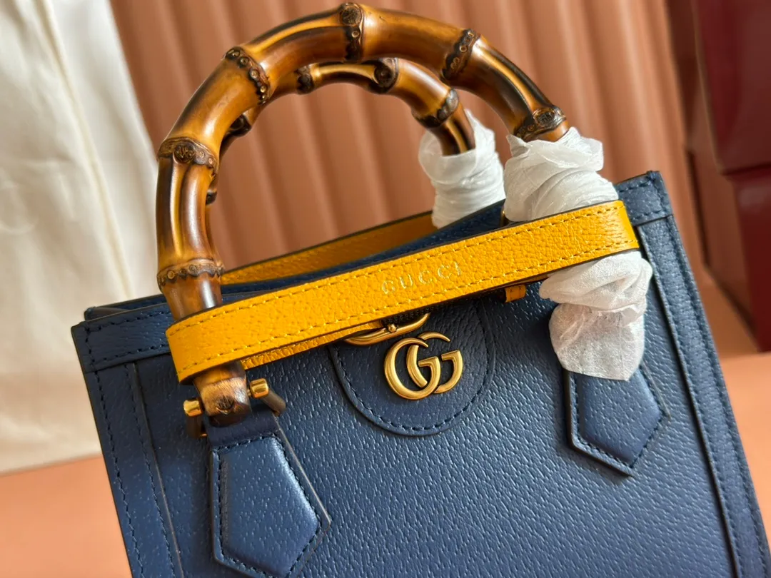 p1420. 📣📣📣【Original leather with complete packaging】🔥🔥Mini tote bag combines two recognizable brand elements, bamboo handles and double G accessories. The blue leather material and two khaki buckles complement each other, highlighting the smart and elegant temperament. Mini size: 20*16*10cm Model: 702732.