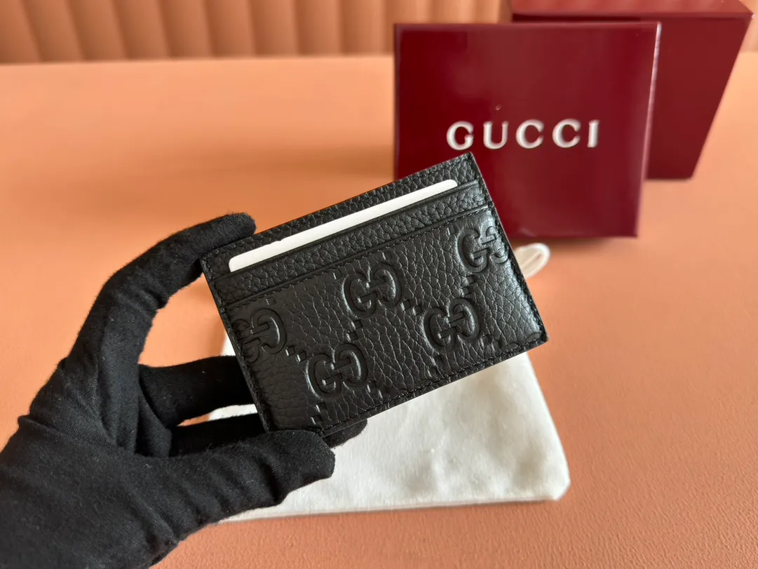 p280💋💋💋🔥"With full set of original green box packaging"🔥[New style] GG Emblem series super soft pink embossed/full pickup bag Model: 815883. Dimensions: 10 (L) x 7 (W) Color: Black full leather/original leather. Made in Italy