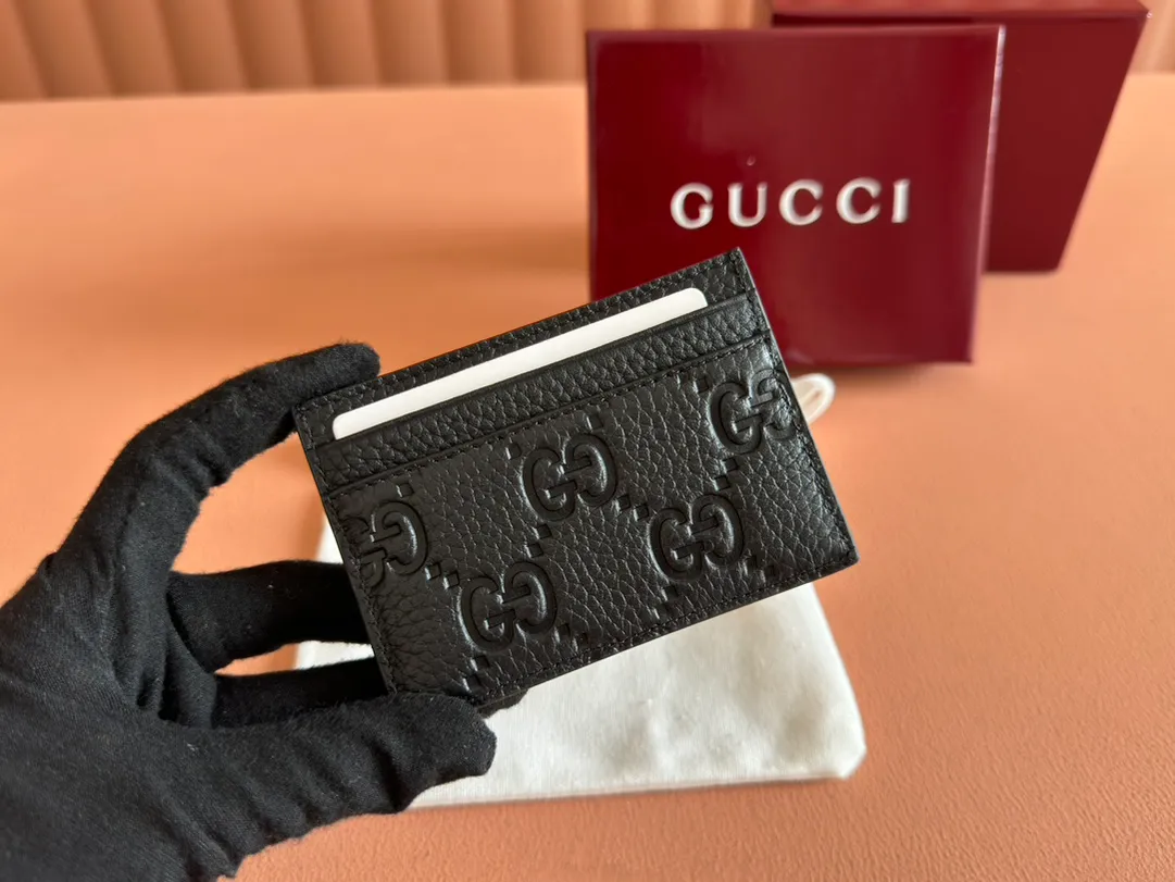 p280💋💋💋🔥"With full set of original green box packaging"🔥[New style] GG Emblem series super soft pink embossed/full pickup bag Model: 815883. Dimensions: 10 (L) x 7 (W) Color: Black full leather/original leather. Made in Italy
