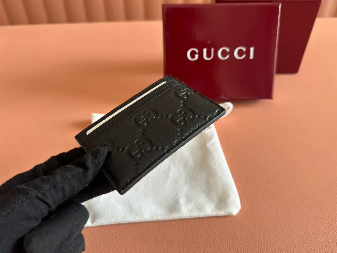 p280💋💋💋🔥"With full set of original green box packaging"🔥[New style] GG Emblem series super soft pink embossed/full pickup bag Model: 815883. Dimensions: 10 (L) x 7 (W) Color: Black full leather/original leather. Made in Italy