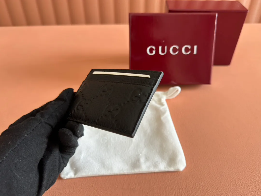 p280💋💋💋🔥"With full set of original green box packaging"🔥[New style] GG Emblem series super soft pink embossed/full pickup bag Model: 815883. Dimensions: 10 (L) x 7 (W) Color: Black full leather/original leather. Made in Italy