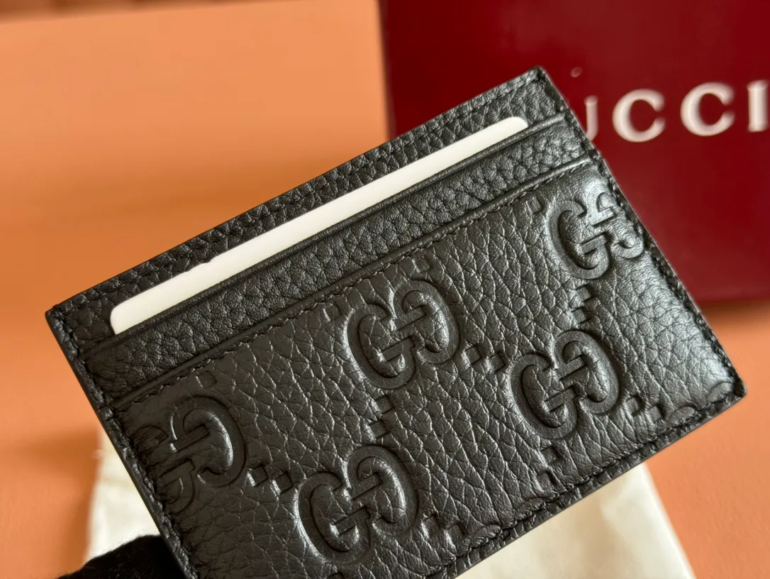 p280💋💋💋🔥"With full set of original green box packaging"🔥[New style] GG Emblem series super soft pink embossed/full pickup bag Model: 815883. Dimensions: 10 (L) x 7 (W) Color: Black full leather/original leather. Made in Italy