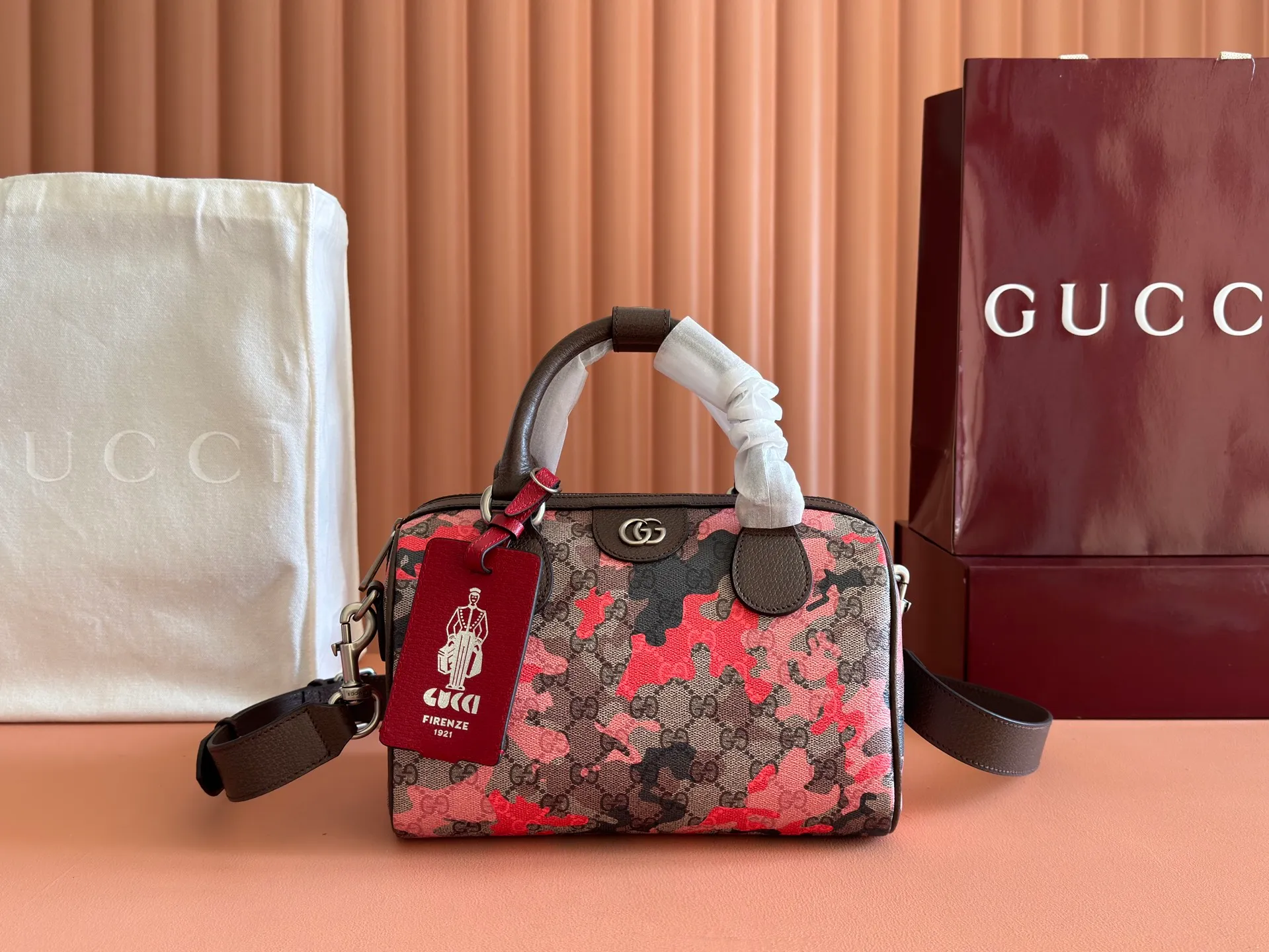 💋💋💋【Original configuration counter complete package】GG new printed pillow bag model: 854860. Color: camouflage blue/PVC.