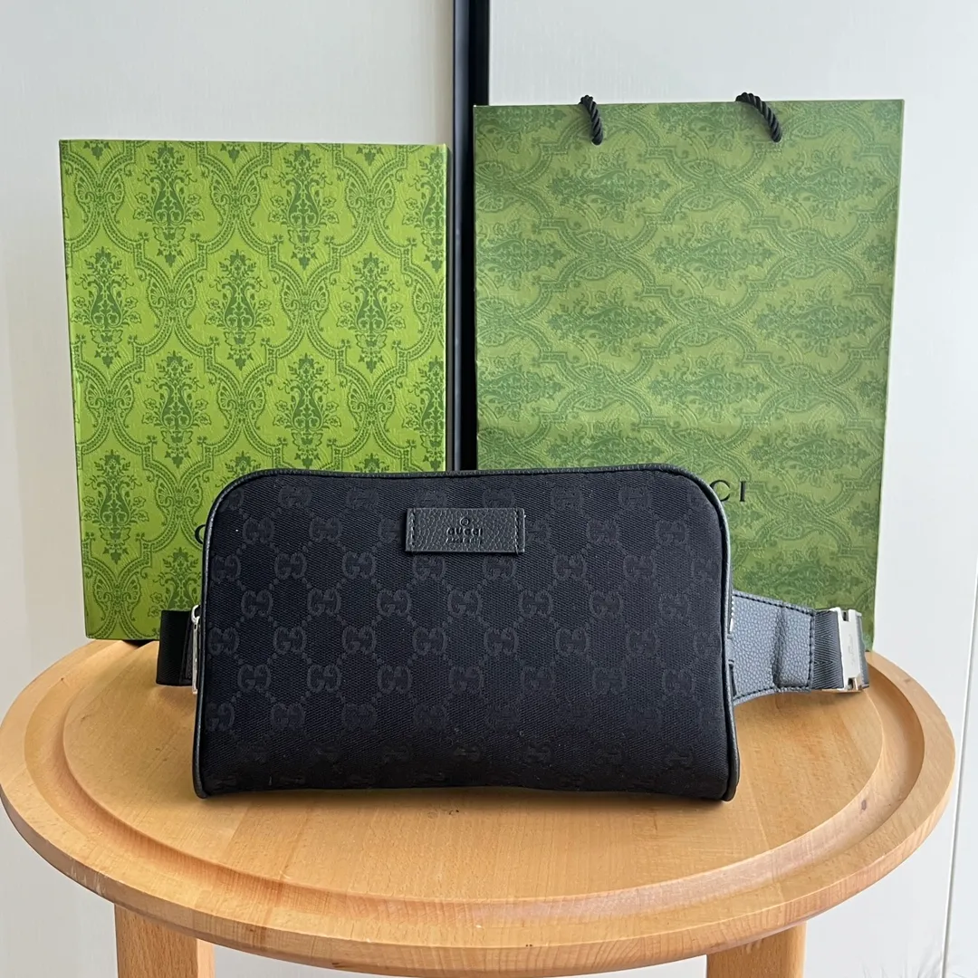 Actual shot #💰220 Style number: 449174 apricot black Size: 22.5*15*4 Gucci canvas and leather double G printed zipper bag 🉑️Made as a chest bag🉑️Made as a waist bag Can be worn cross-body for both men and women, light to carry when going out, enough for daily necessities