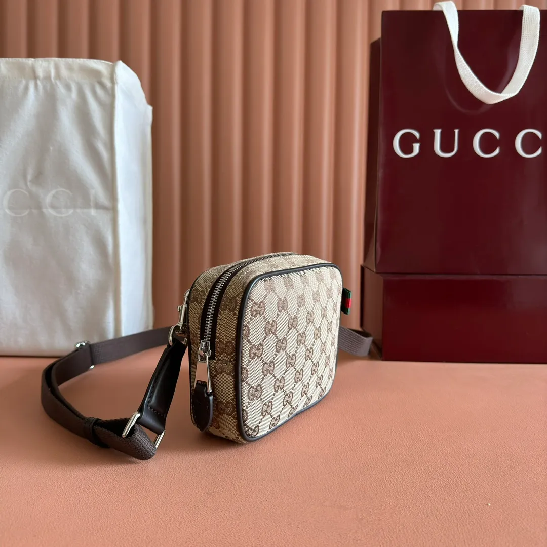 p820💋💋💋【Full set of counter packaging】GG canvas pays homage to the brand's instantly recognizable GG monogram pattern, which is derived from the initials of the brand's founder, Mr. Guccio Gucci. This everyday tote is embellished with red and green web details and features a dark brown leather shoulder strap, making it an ideal accessory. Beige and dark brown GG canvas Dark brown leather piping Red and green web details Nylon lining Model: 834268 Dimensions: 17.5cm (W) x 14cm (H) x 5cm (D) Weight: approx. 0.3kg Color: Apricot brown/original leather Made in Italy