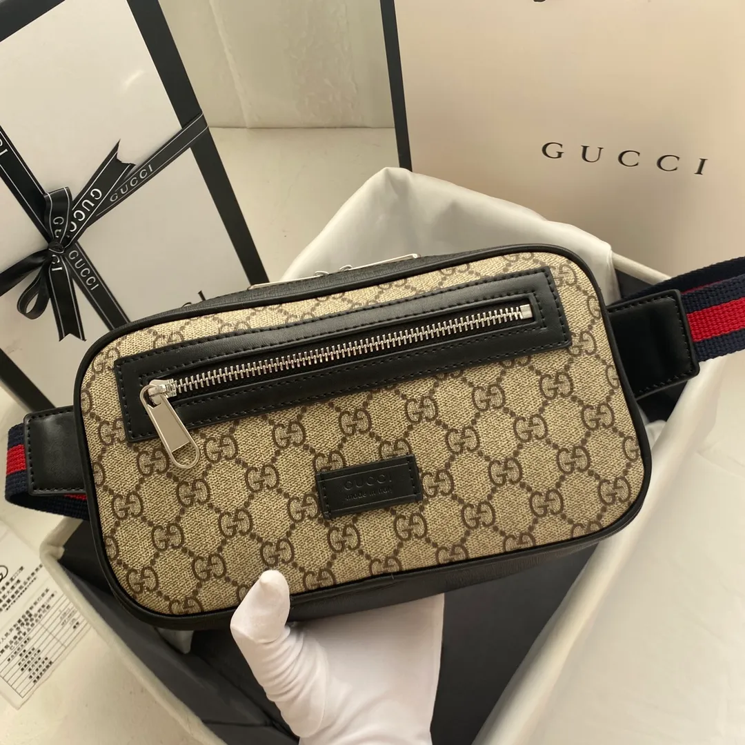 Actual shot #💰220 Style number: 474293 Size: 24*14*5.5 GUCCI men’s waist bag💪Re-engraved with heavy gold pattern👍Imported counter PVC material with first-layer cowhide replica. The leather is super soft🎊Customized counter original hardware👏YKK smooth zipper🏄🏻Perfect craftsmanship
