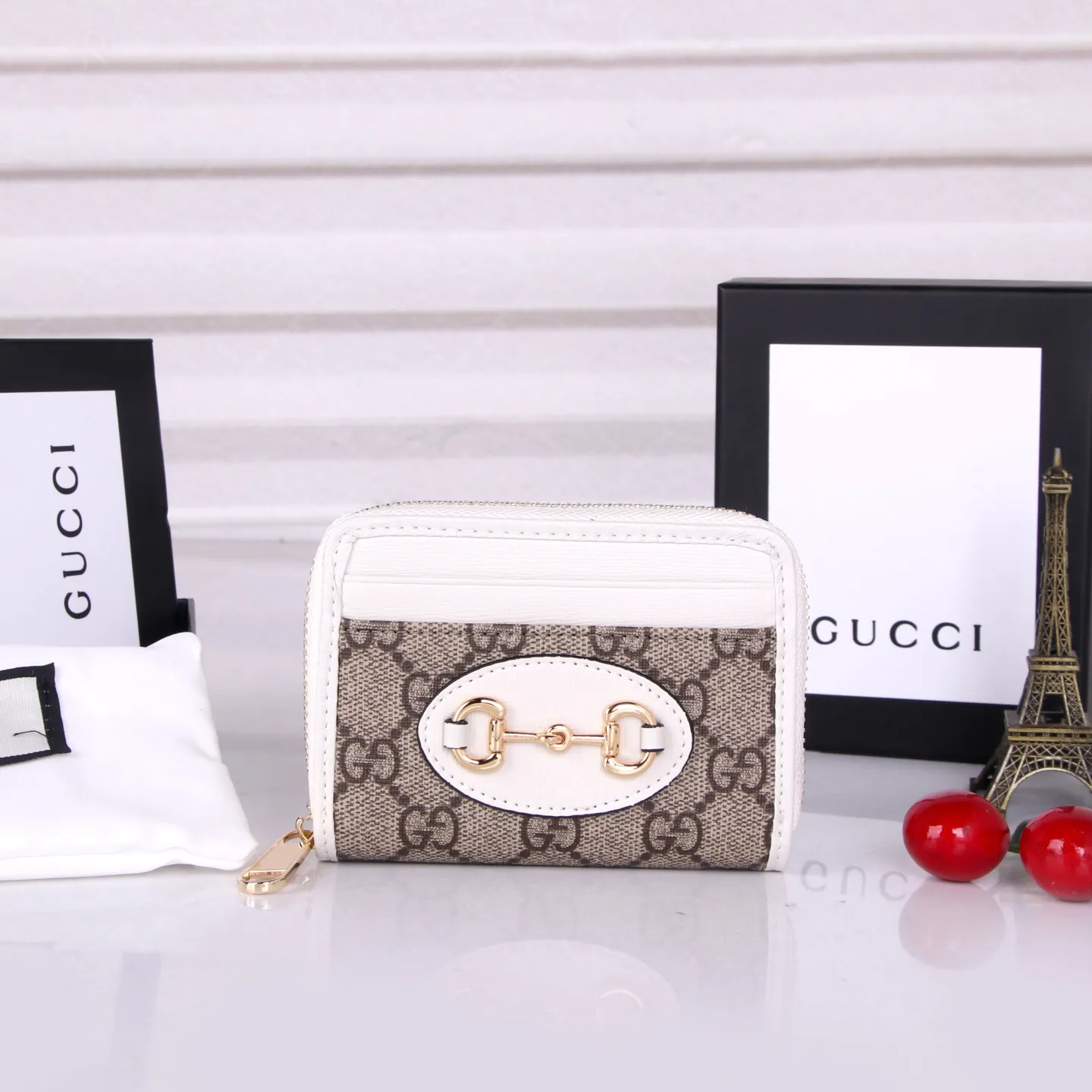 💰150 Style No. GA103 Brand: GUCCl Color: Brown White Size: 11.5*8.5*3 Description: In the 2021 spring and summer series, the Gucci 1955 horsebit card holder made of GG Supreme high-grade artificial canvas and brown leather is newly launched. This series adopts the same double-ring and long strip design as the handbags. This detail is inspired by the brand’s equestrian roots. It is one of Gucci’s classic heritage and one of the brand’s most representative symbolic elements.
